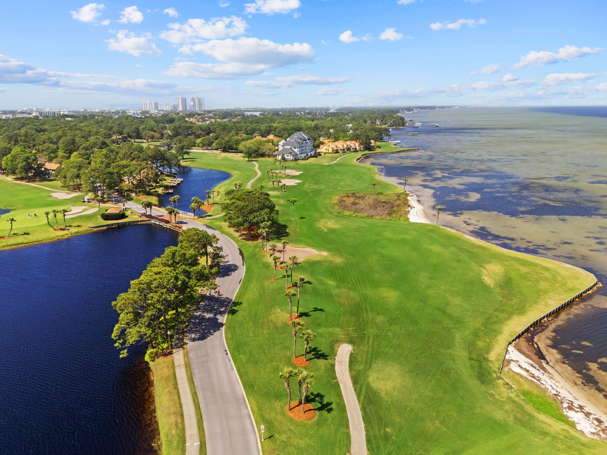 VANTAGE POINTE - Residential