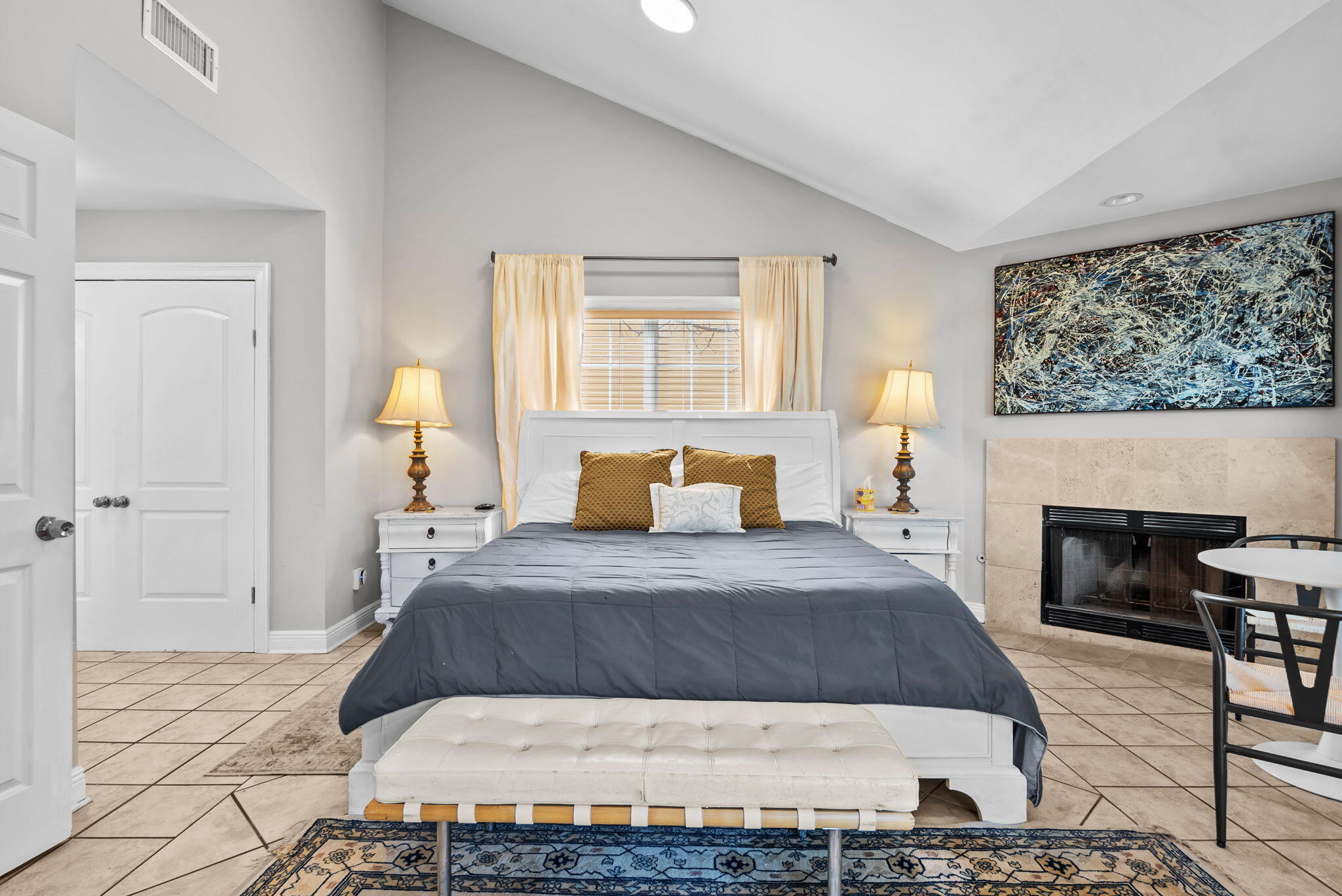 VANTAGE POINTE - Residential
