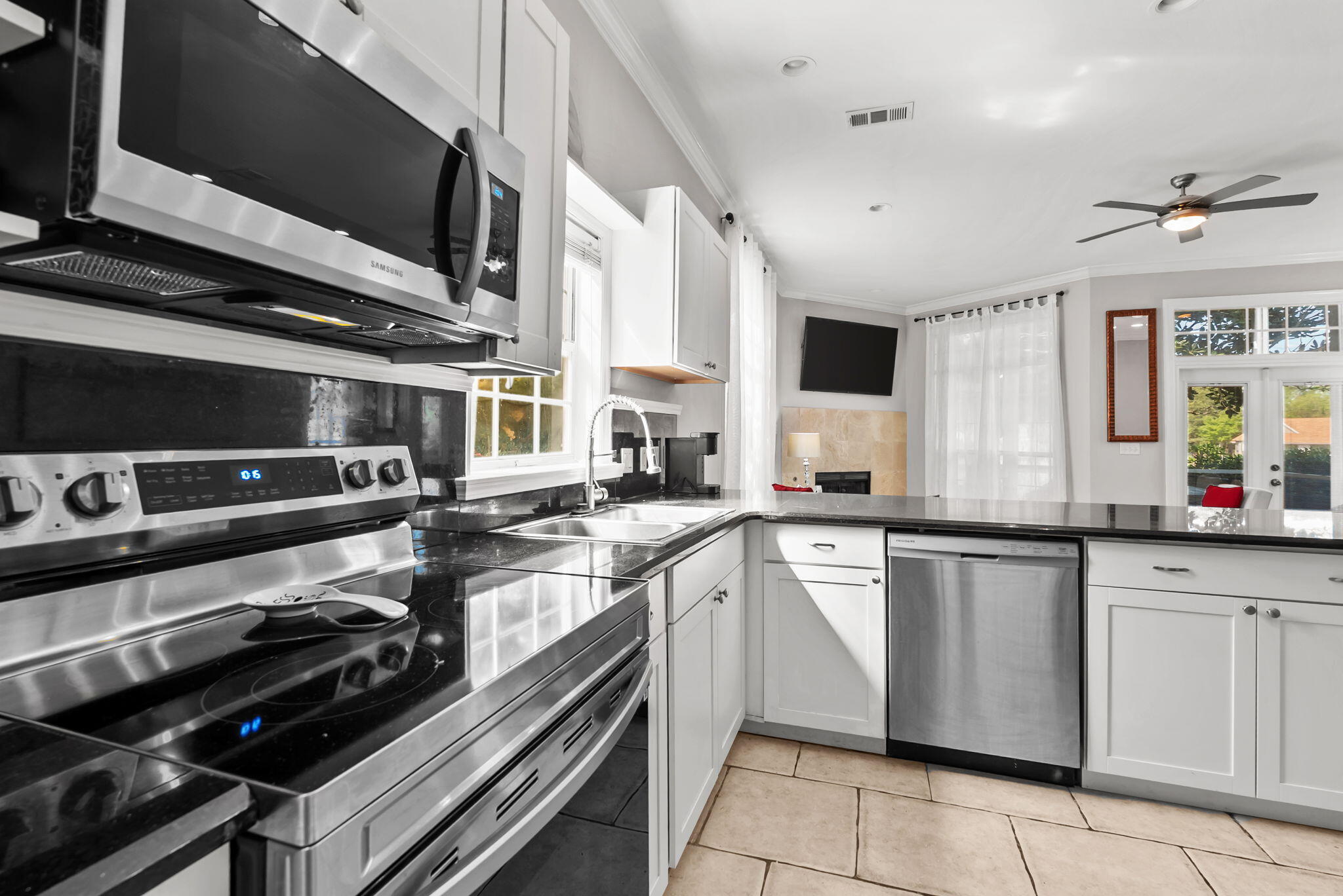 VANTAGE POINTE - Residential