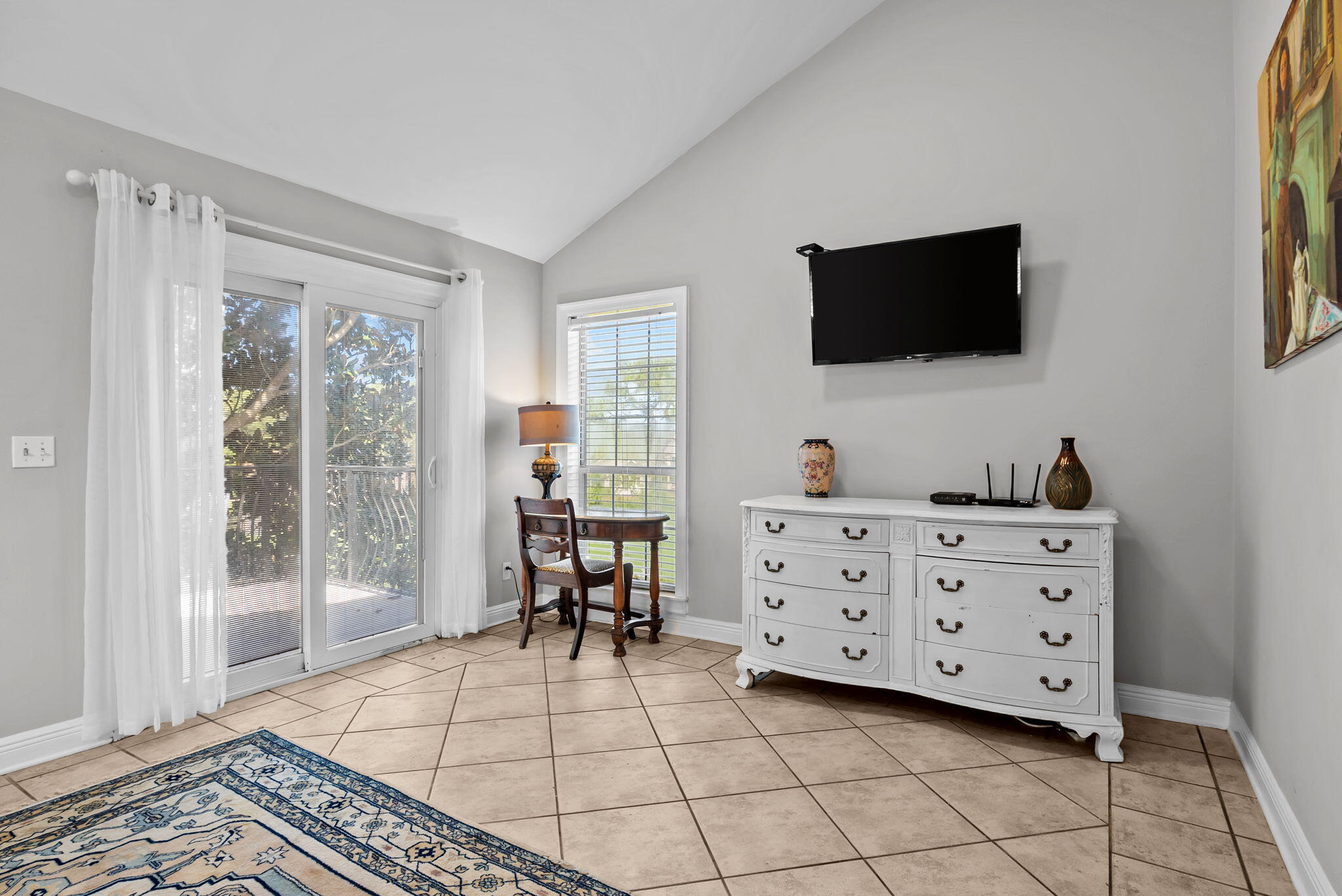 VANTAGE POINTE - Residential