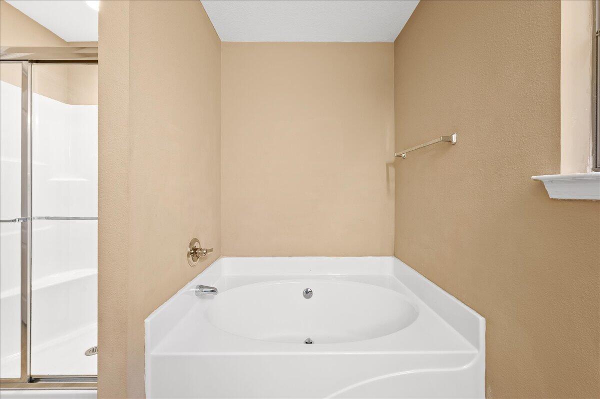 SILVER SPRINGS EST - Residential