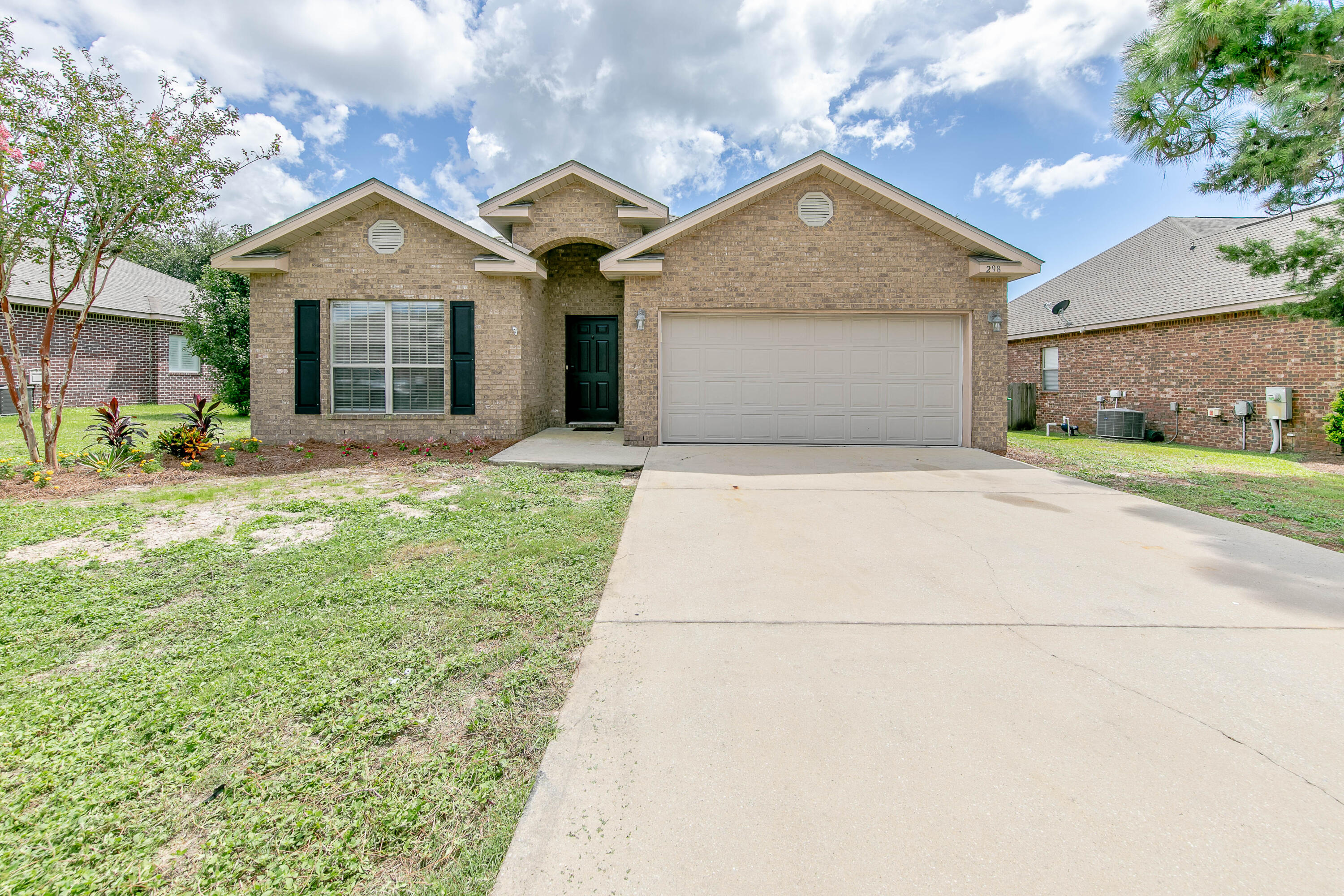 Peach Creek is conveniently located in close proximity to surrounding beaches, an amazing school system, dining, and entertainment. This home offers 3 spacious rooms, a large office, 2 car garage, and a fully fenced backyard. The open floorpan is spacious and inviting. Tray ceilings in the master bedroom and living room add character and depth to the space. Master bathroom offers a dual vanity, large walk-in closet, shower, and tub.