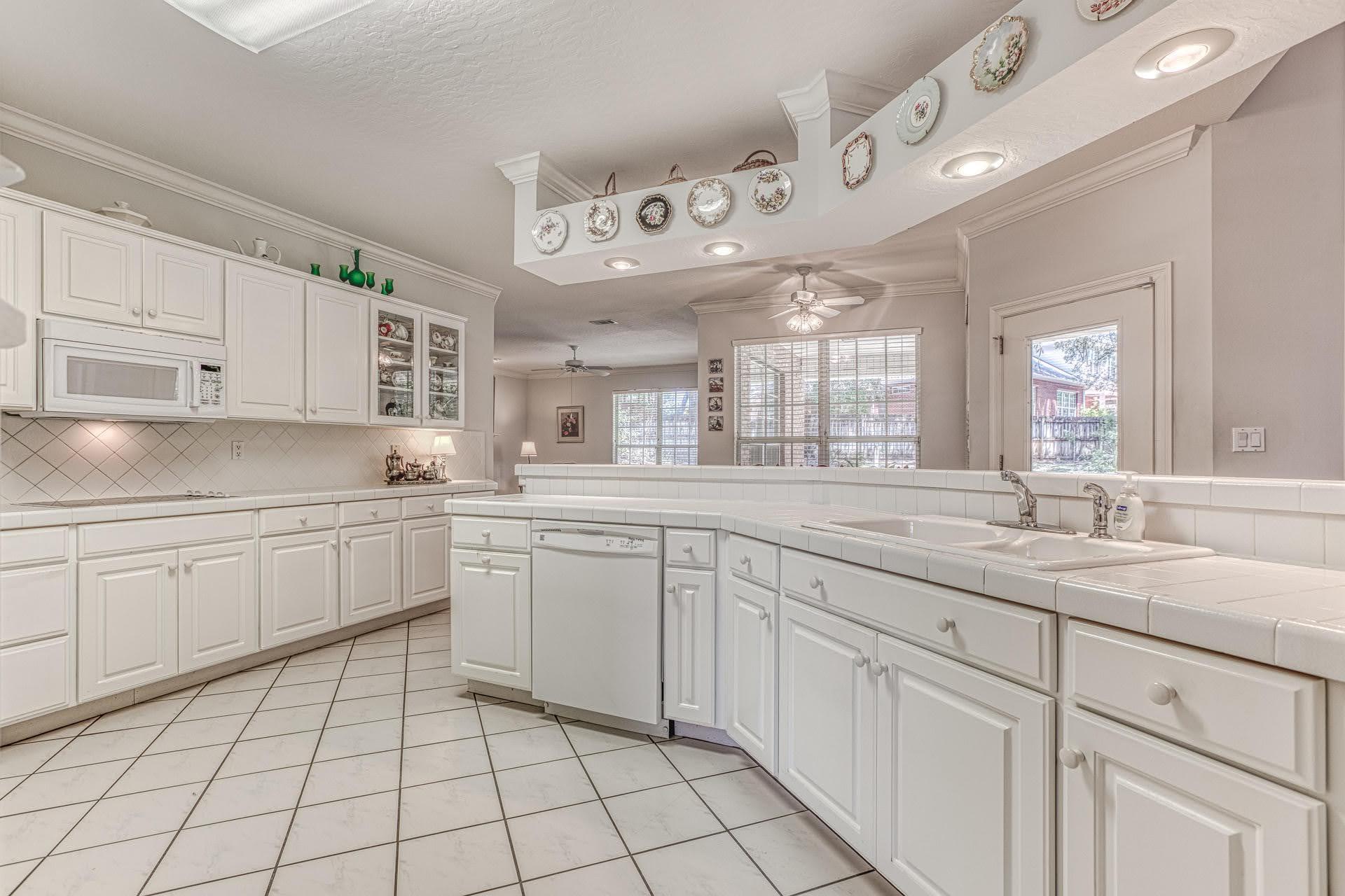 ROCKY BAYOU COUNTRY CLUB ESTATES 9 - Residential