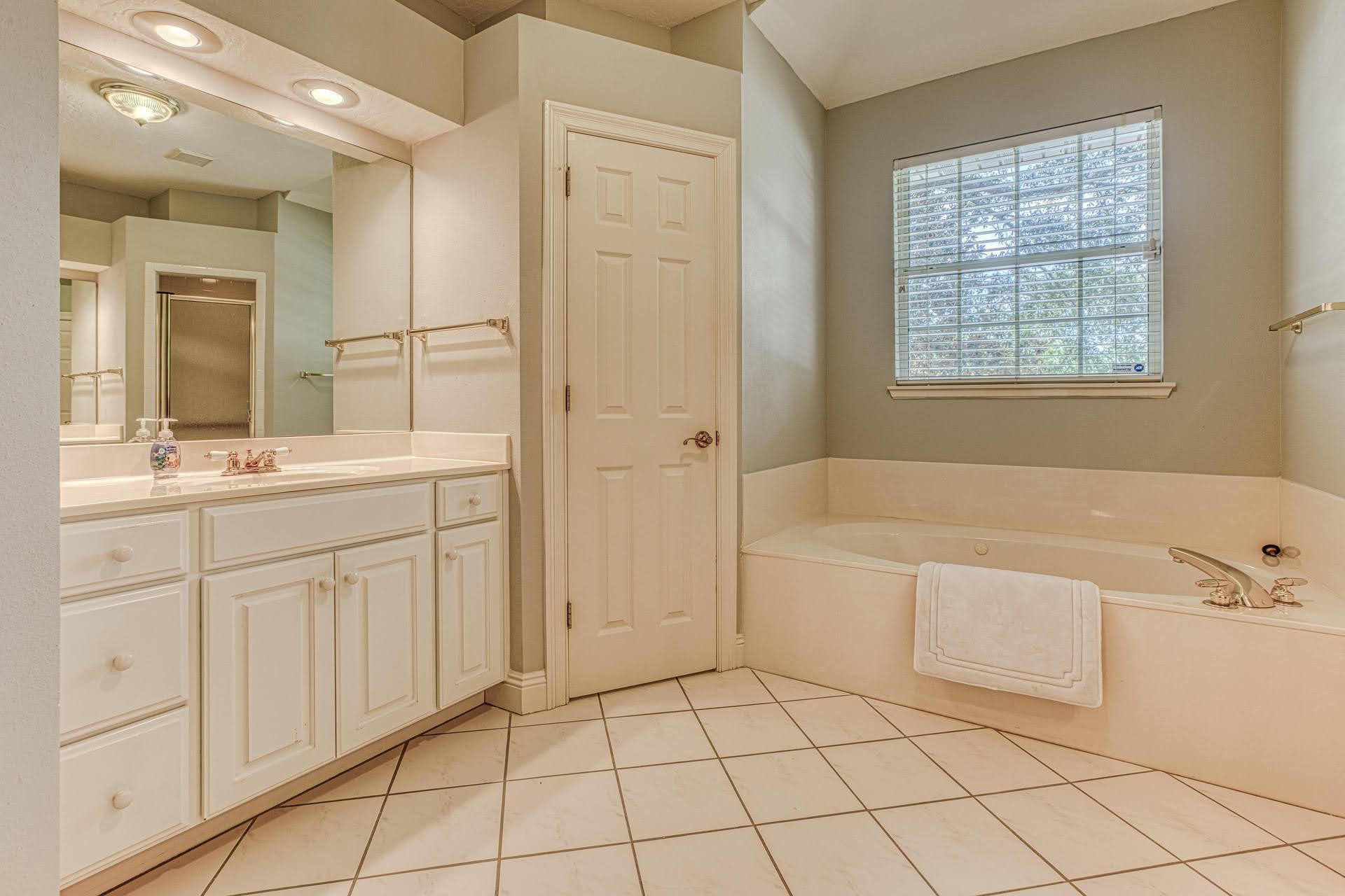 ROCKY BAYOU COUNTRY CLUB ESTATES 9 - Residential