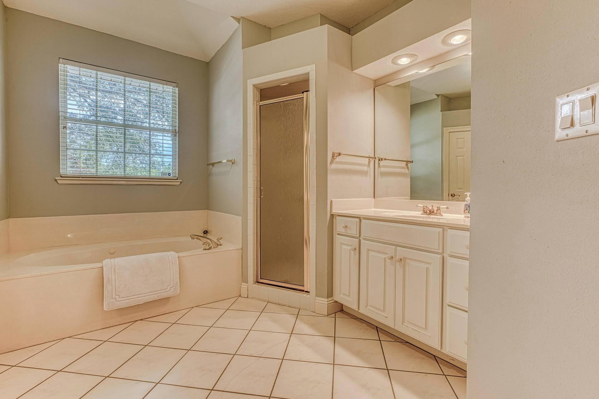 ROCKY BAYOU COUNTRY CLUB ESTATES 9 - Residential