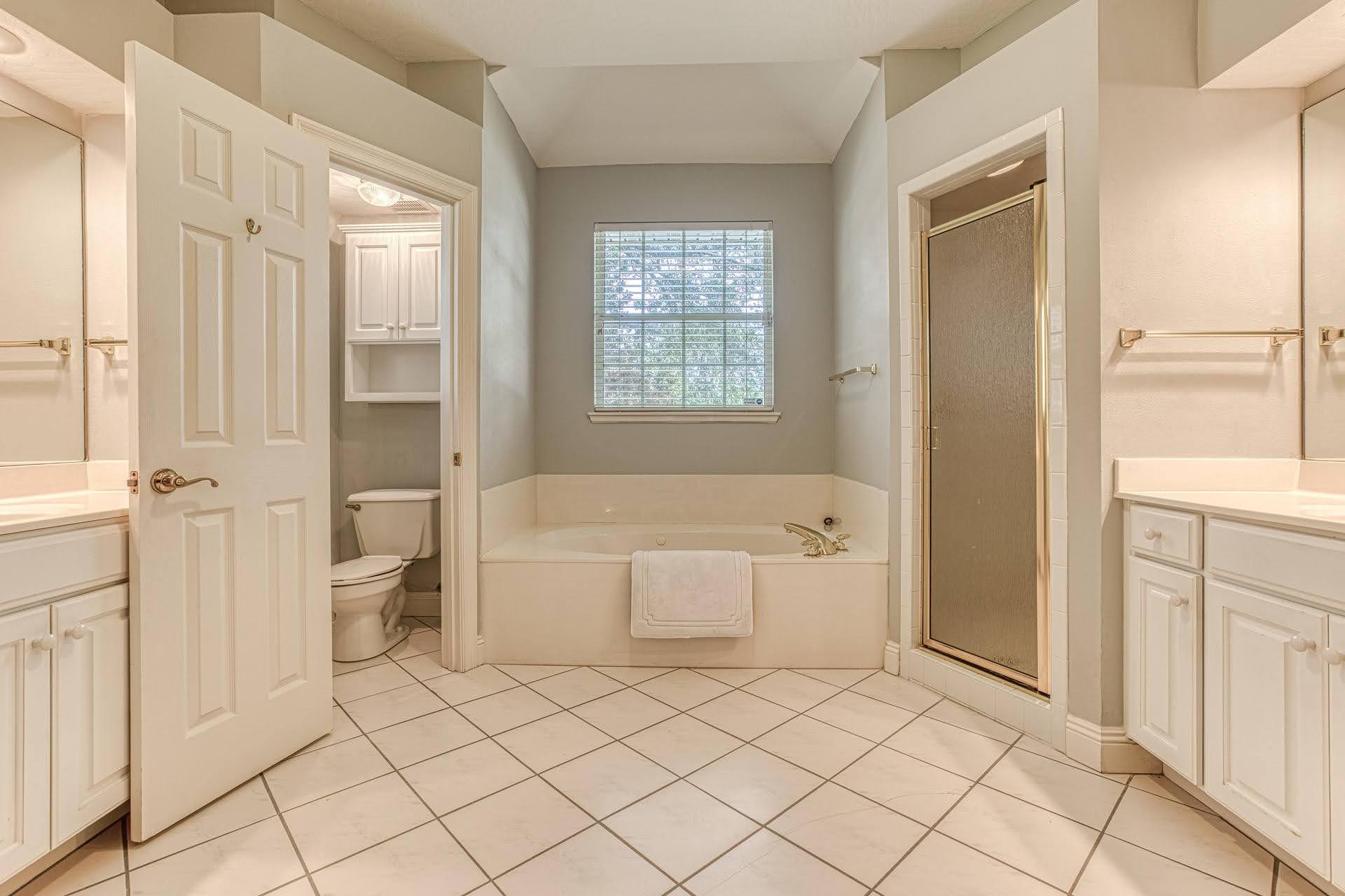 ROCKY BAYOU COUNTRY CLUB ESTATES 9 - Residential