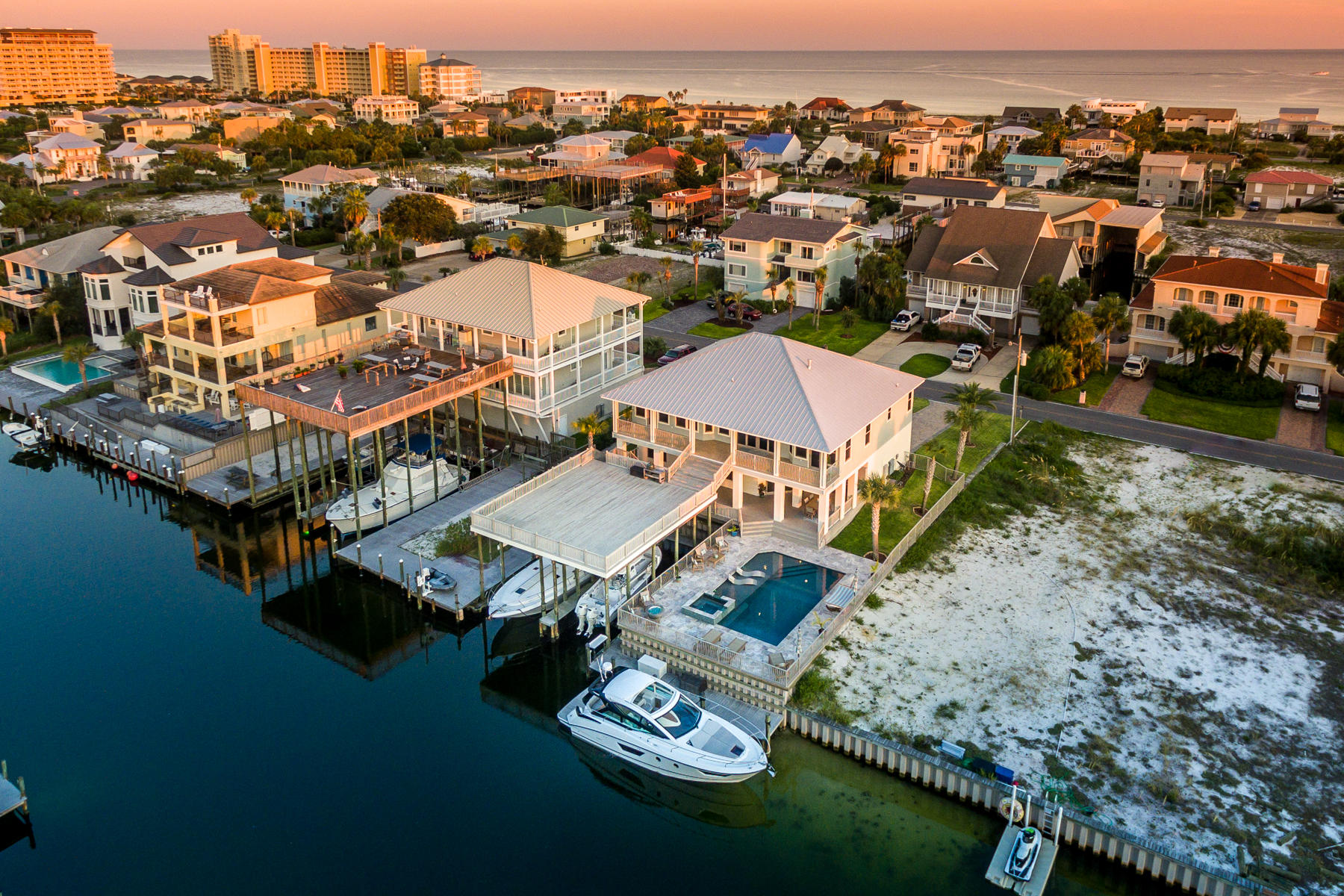 HOLIDAY ISLE - Residential