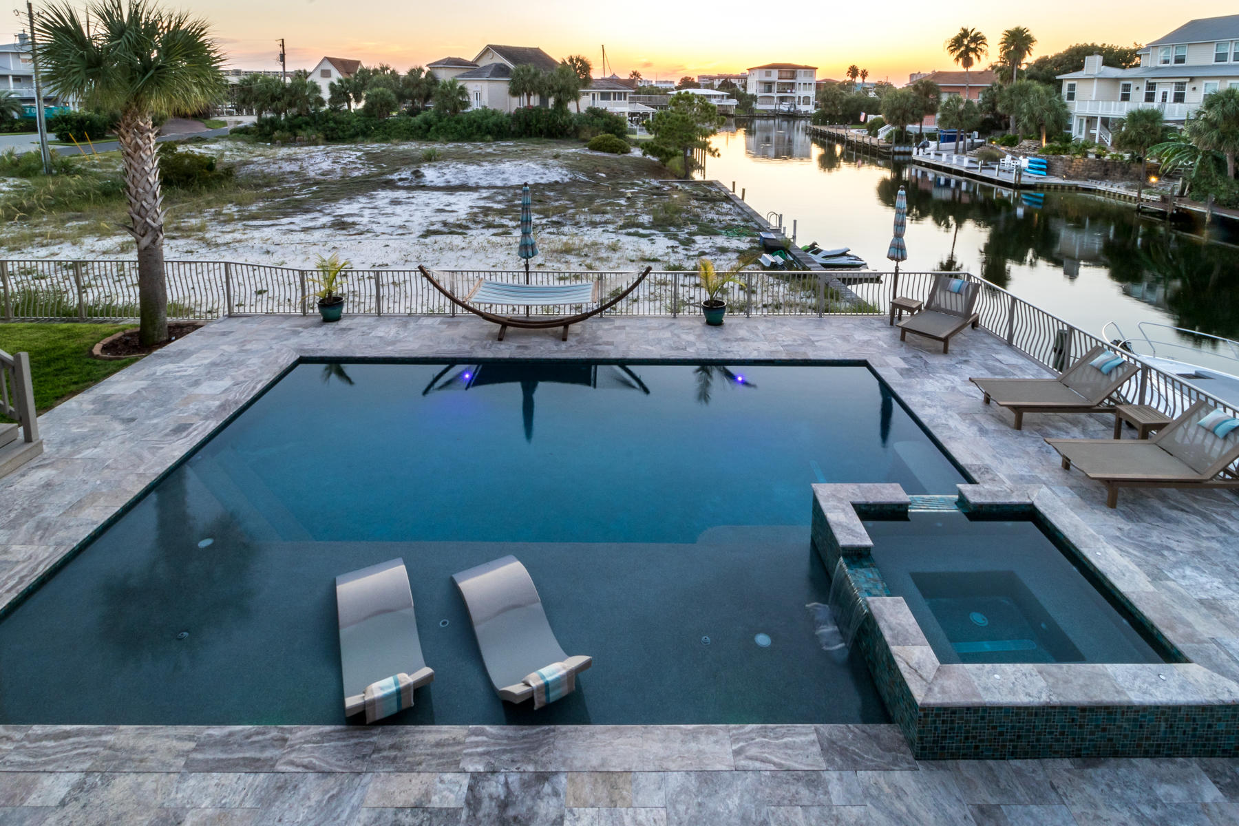 HOLIDAY ISLE - Residential