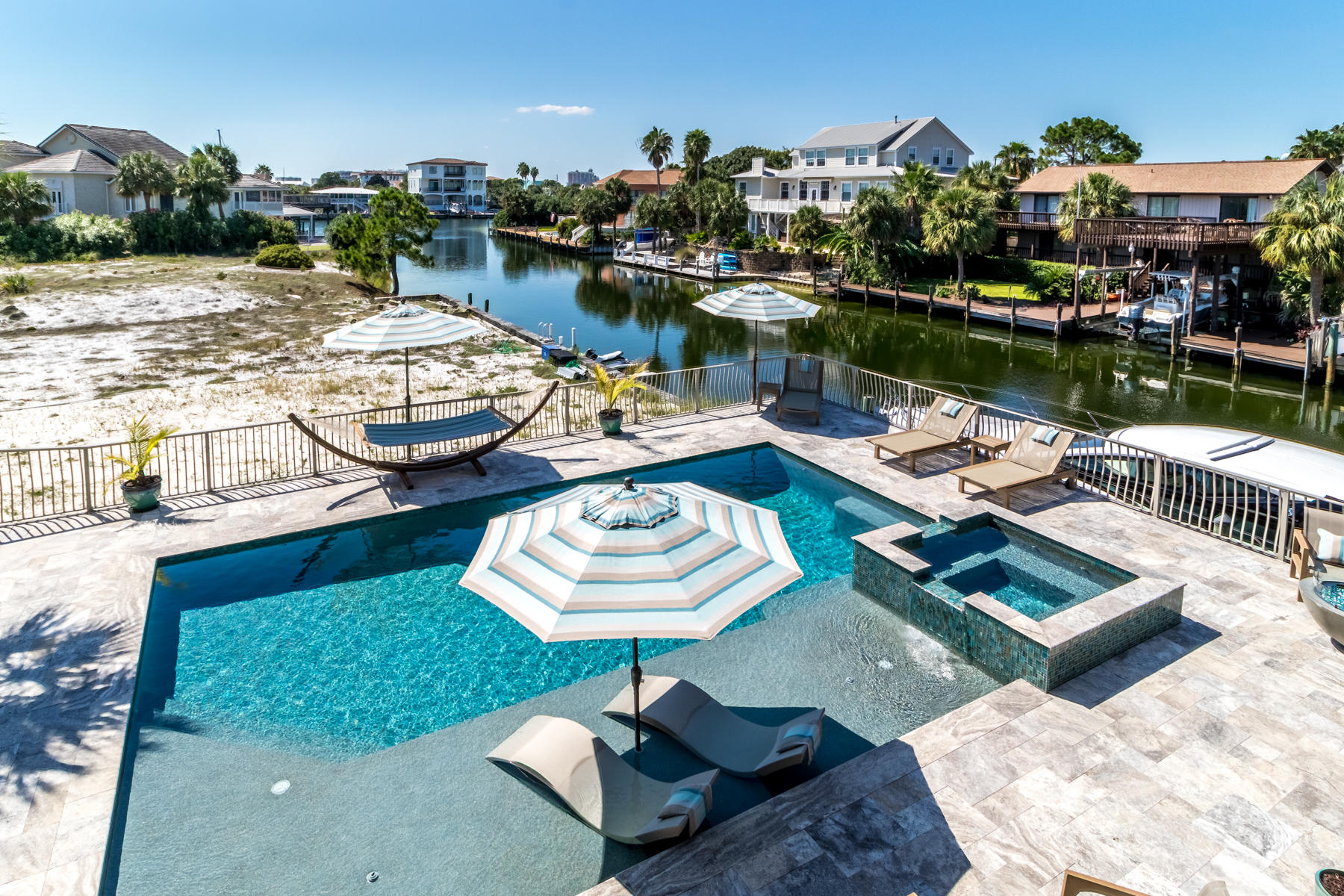HOLIDAY ISLE - Residential