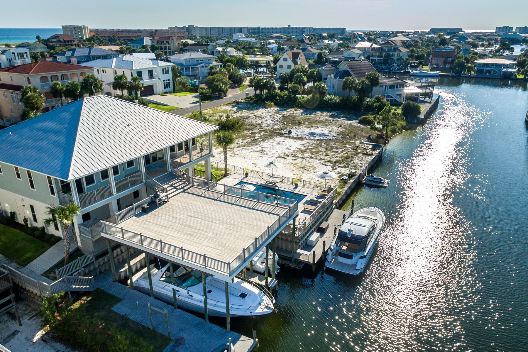 HOLIDAY ISLE - Residential