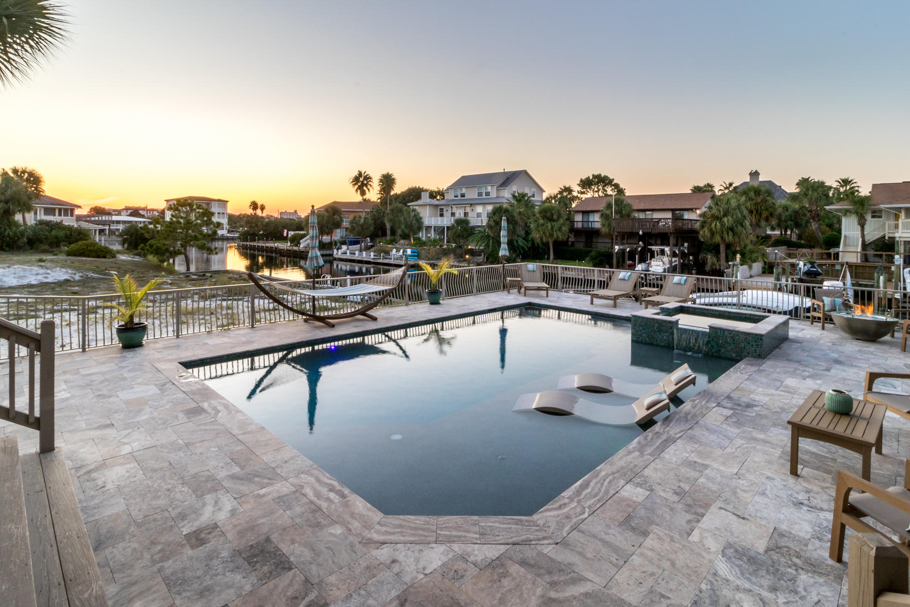 HOLIDAY ISLE - Residential