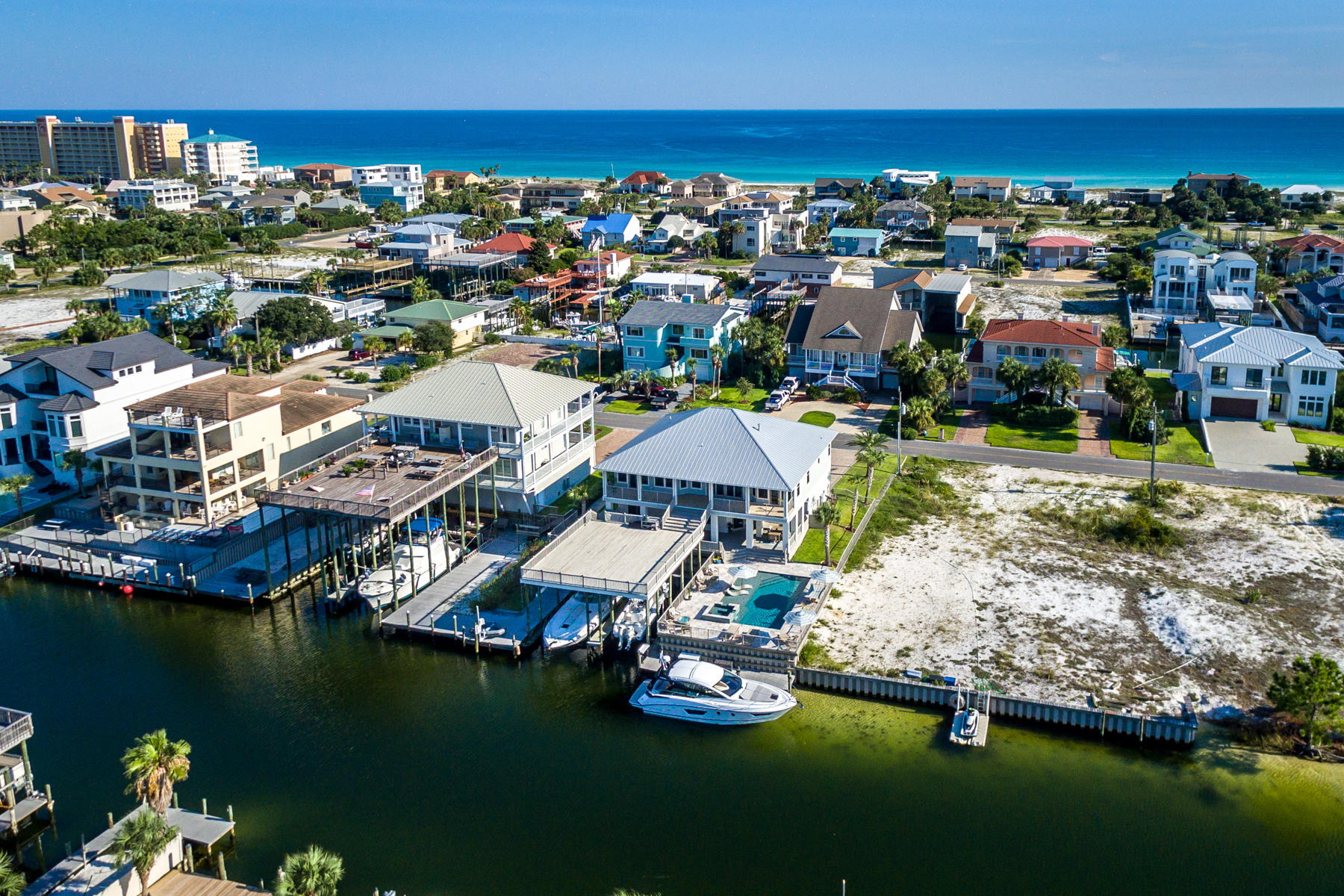 HOLIDAY ISLE - Residential