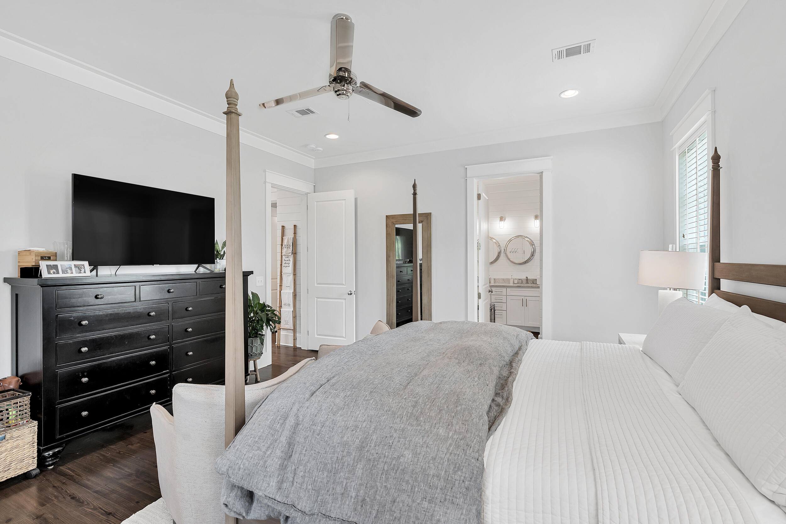 FOREST LAKES - Residential