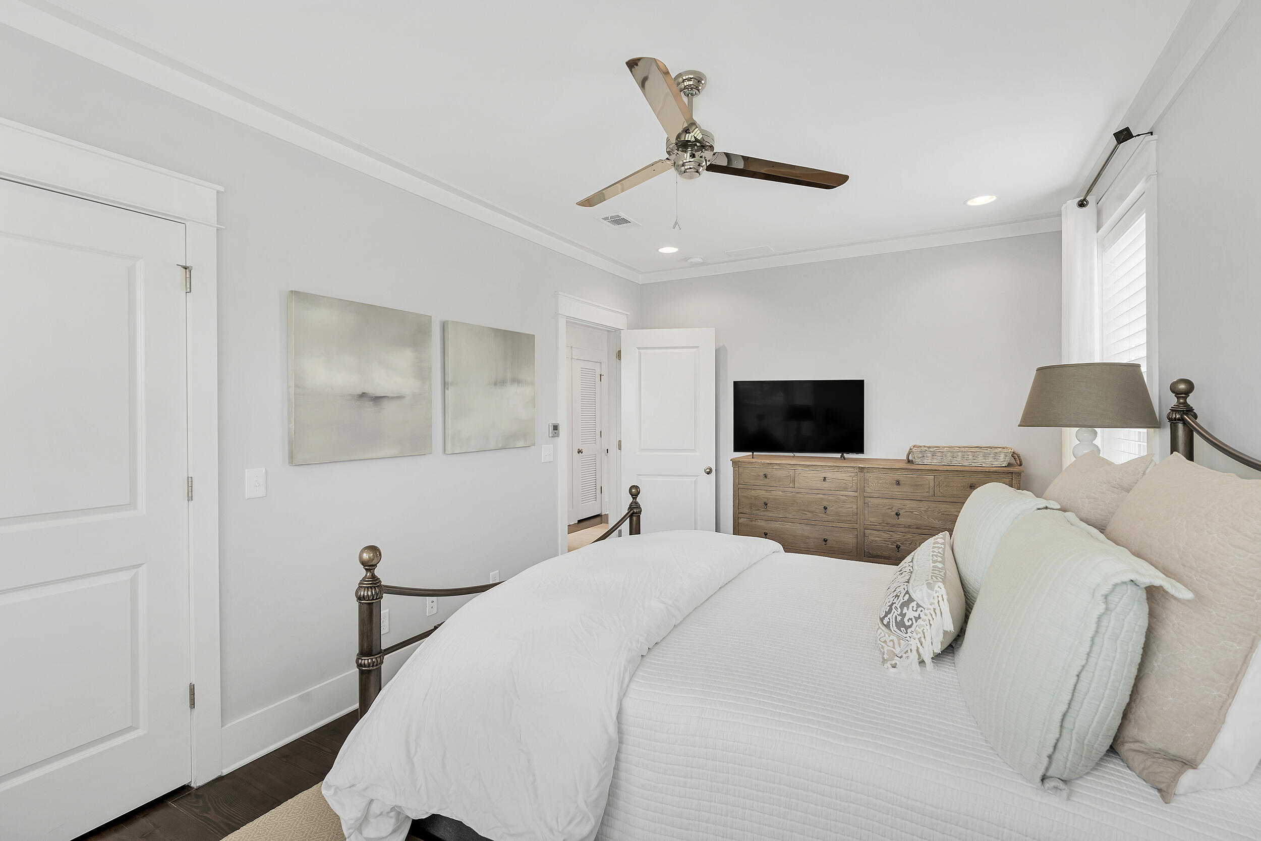 FOREST LAKES - Residential