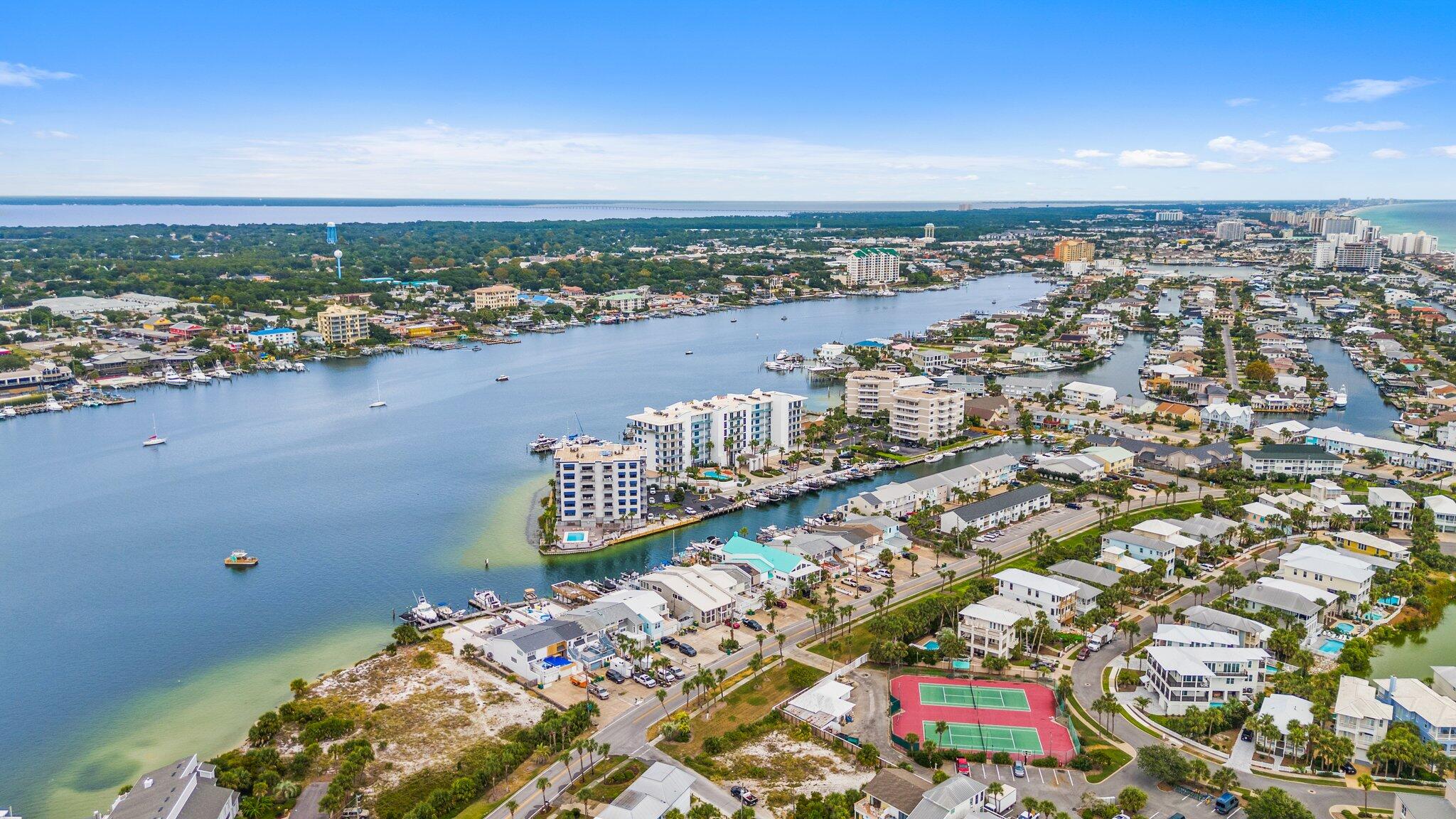 HARBOR LIGHTS - Residential