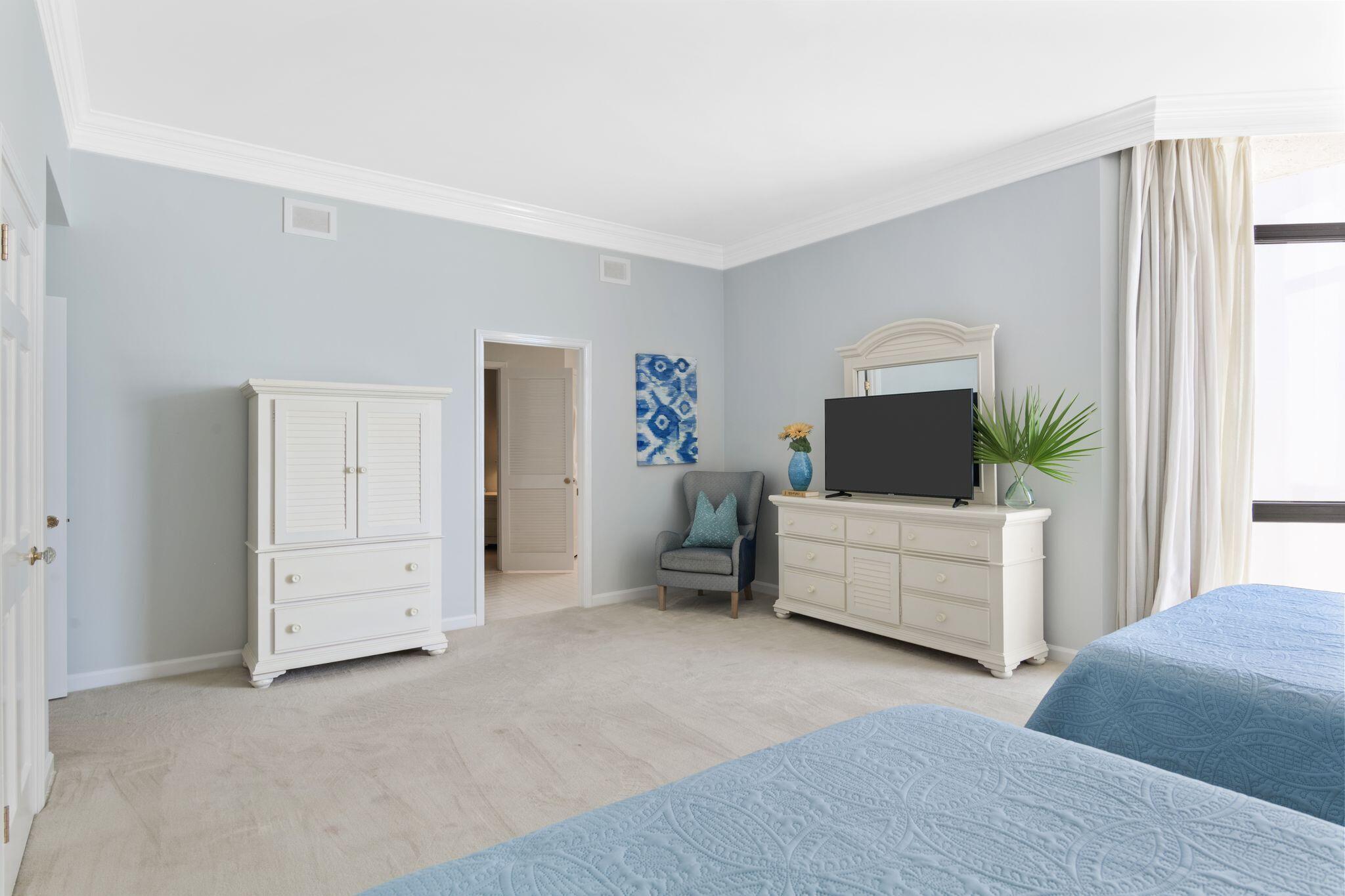 REGENCY TOWERS - Residential
