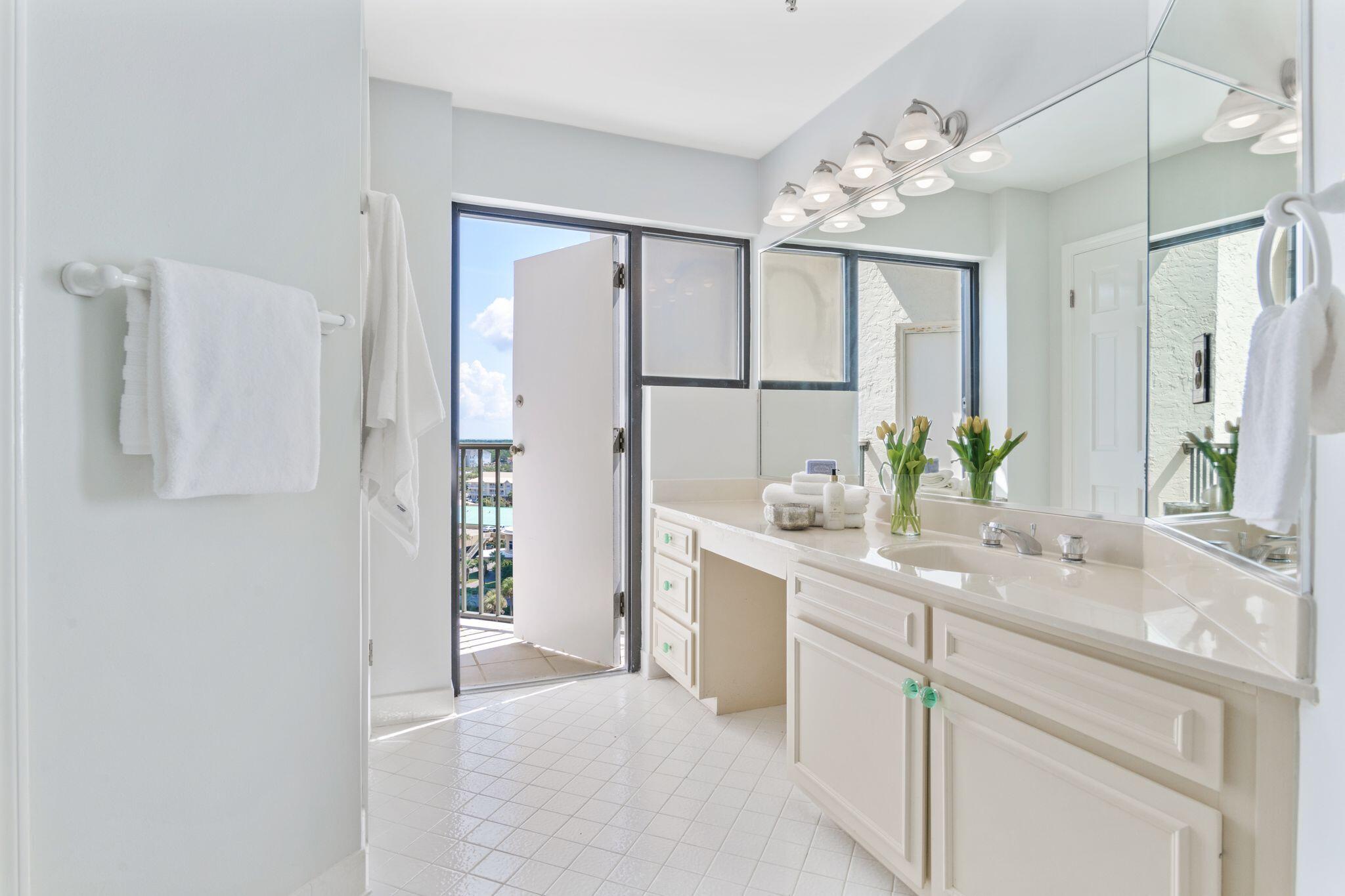 REGENCY TOWERS - Residential
