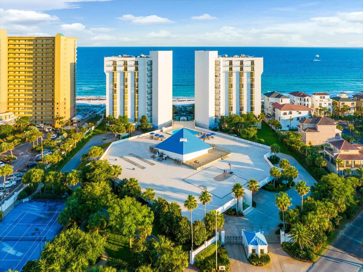 REGENCY TOWERS - Residential