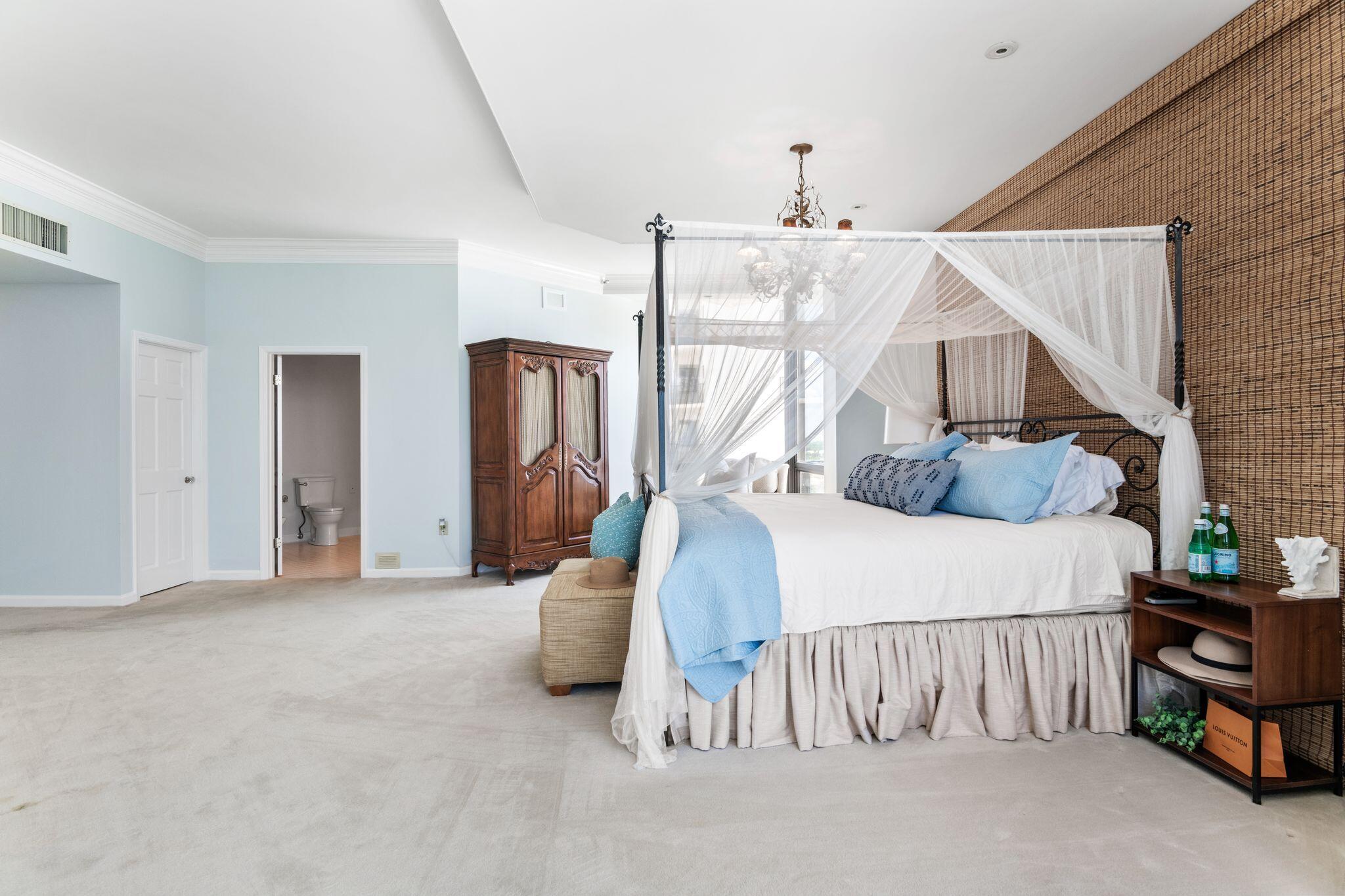 REGENCY TOWERS - Residential