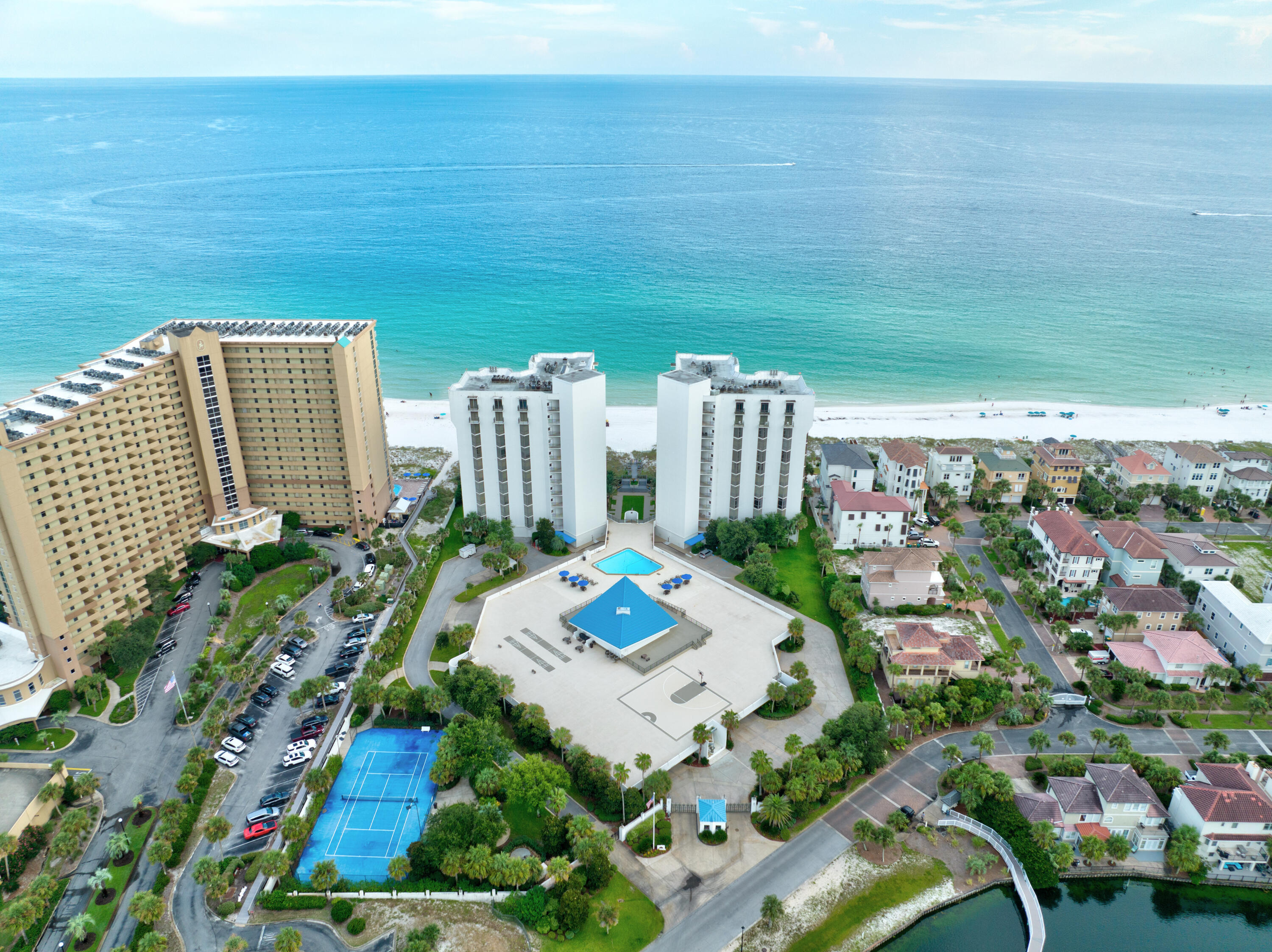 REGENCY TOWERS - Residential