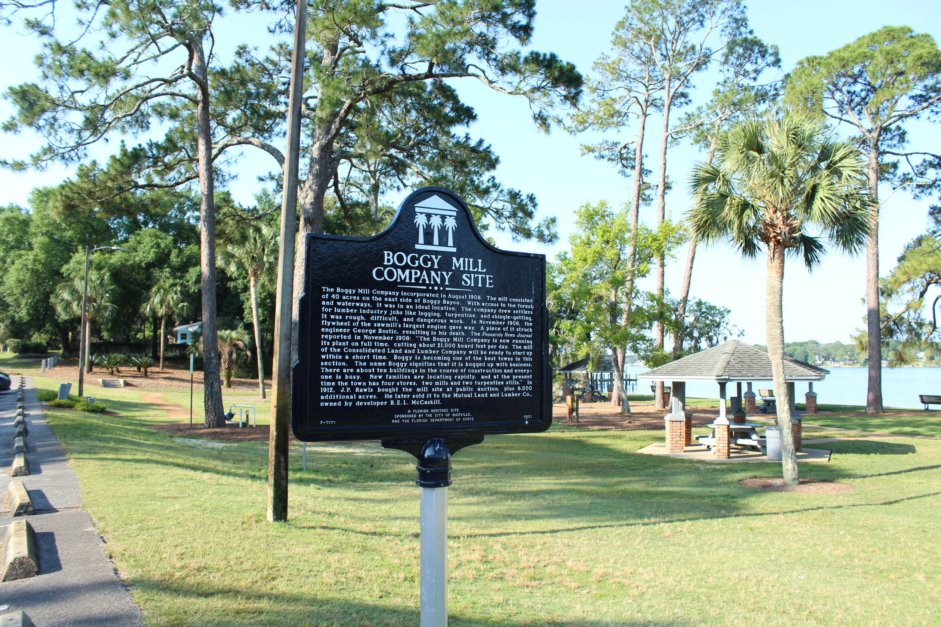 METES & BOUNDS - Land