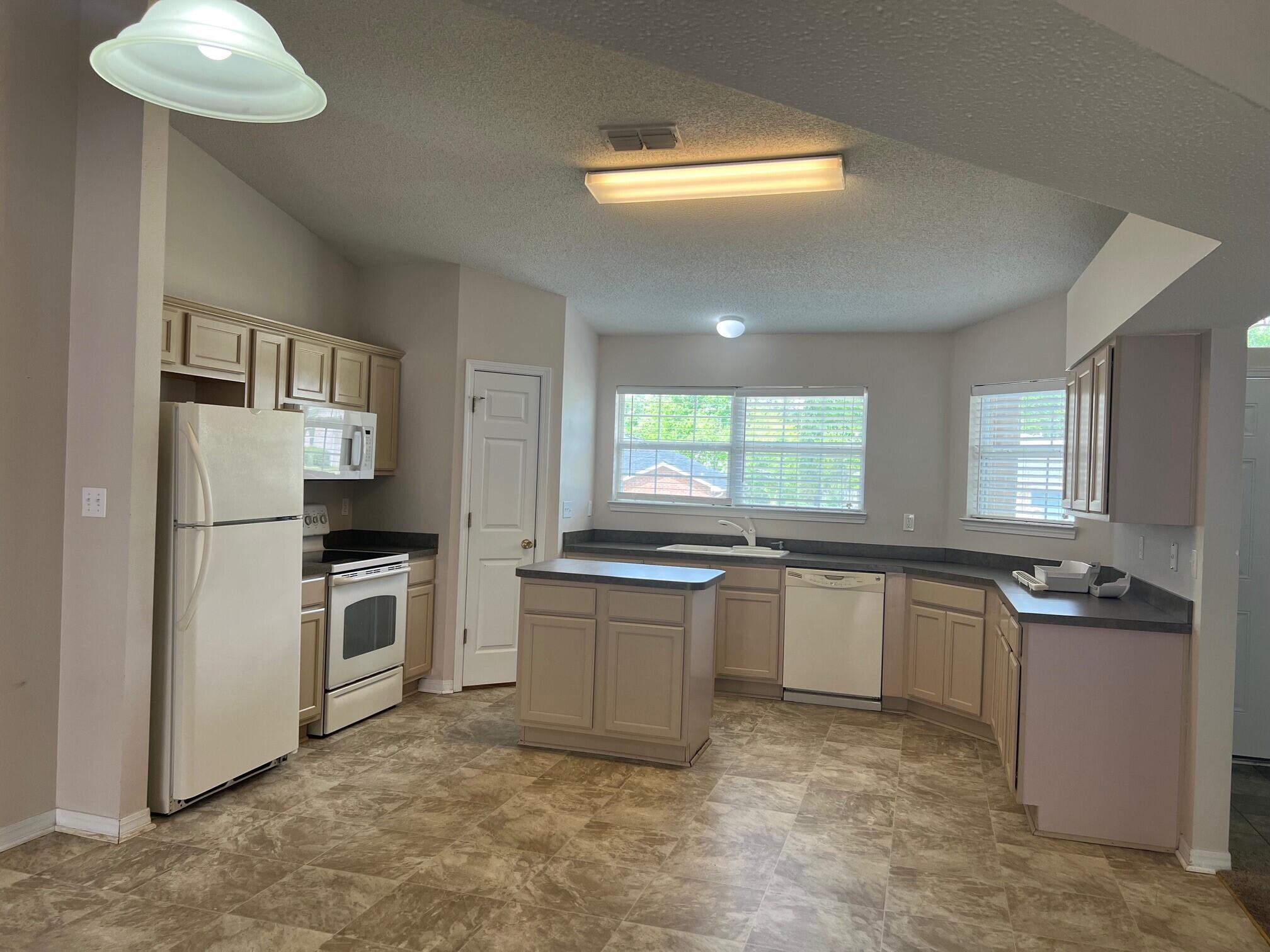 REDSTONE ESTATES - Residential Lease