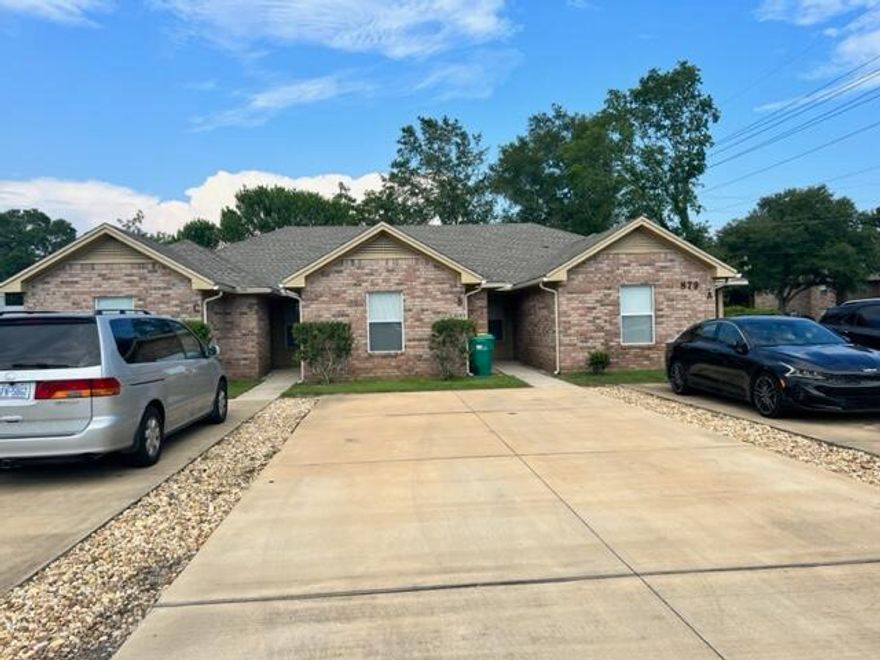 NICE 2 BEDROOM HOME HAS A GOOD SIZE UTILITY ROOM. OPEN PLAN LIVING, DINING AND KITCHEN. SLIDING GLASS DOORS TO PARTIALLY FENCED BACK YARD. MASTER BATH HAS A GARDEN TUB. PLENTY OF CLOSET SPACE. ***CALL TODAY FOR AN APPOINTMENT TO VIEW*** SORRY NO PETS.
All Coastal Realty Services residents are enrolled in the Resident Benefits Package (RBP) which includes renters insurance, HVAC air filter delivery (for applicable properties) and our best-in-class resident rewards program, and much more! More details upon application.