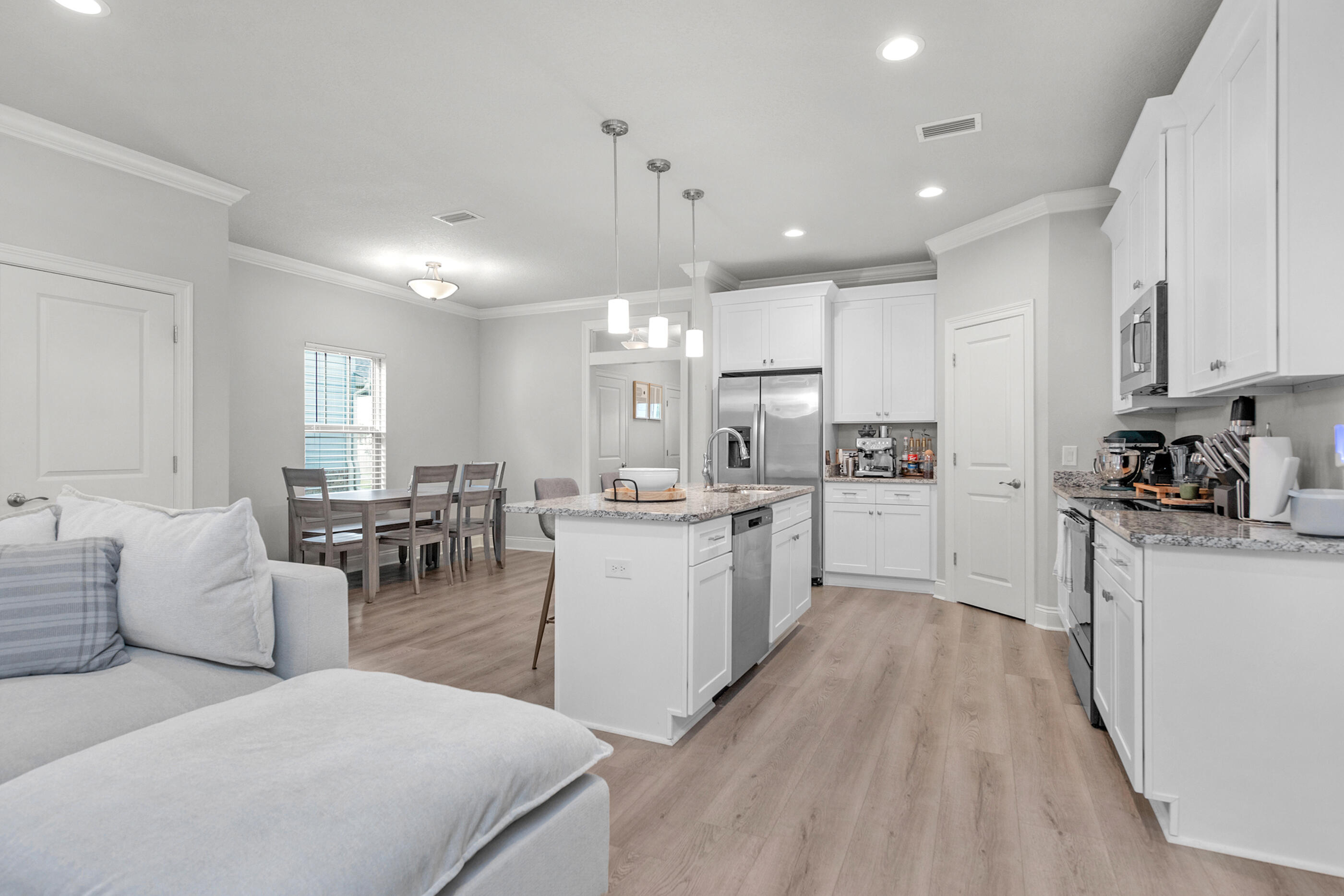 CRESCENT SHORES - Residential