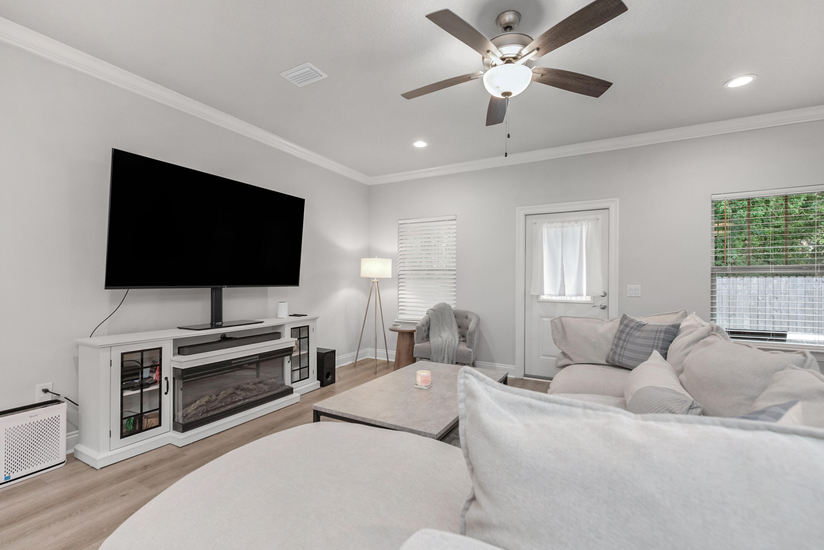 CRESCENT SHORES - Residential
