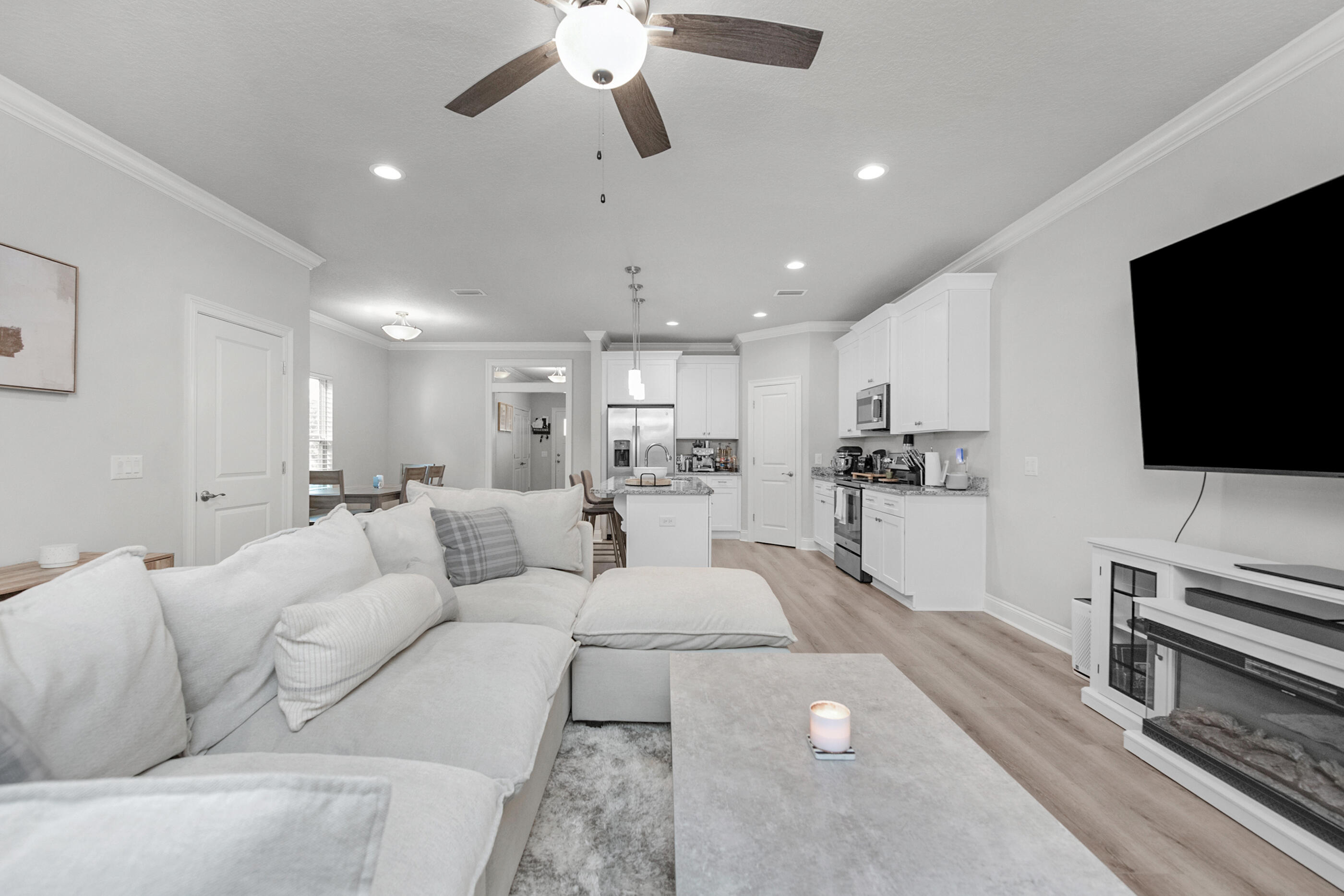 CRESCENT SHORES - Residential