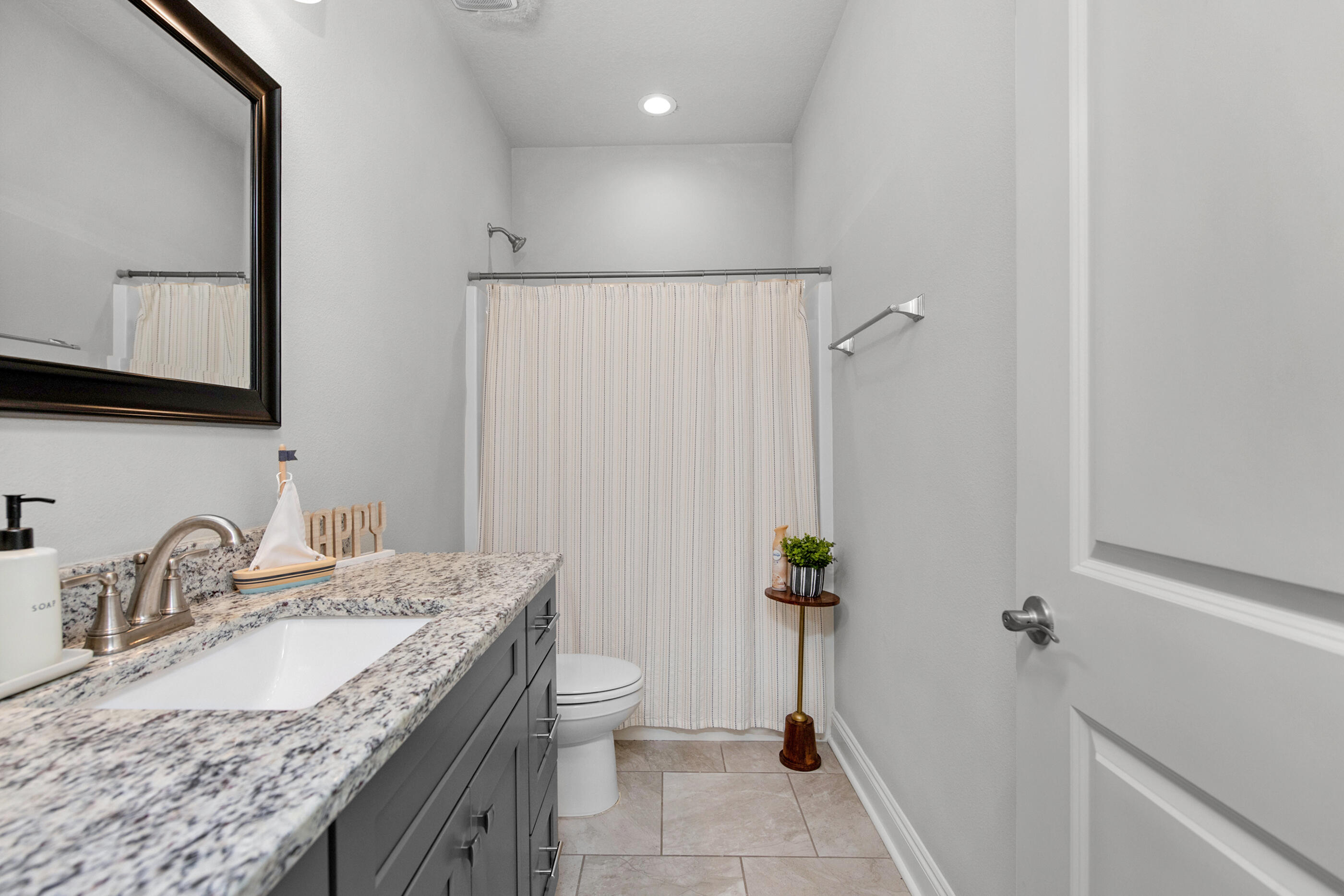 CRESCENT SHORES - Residential