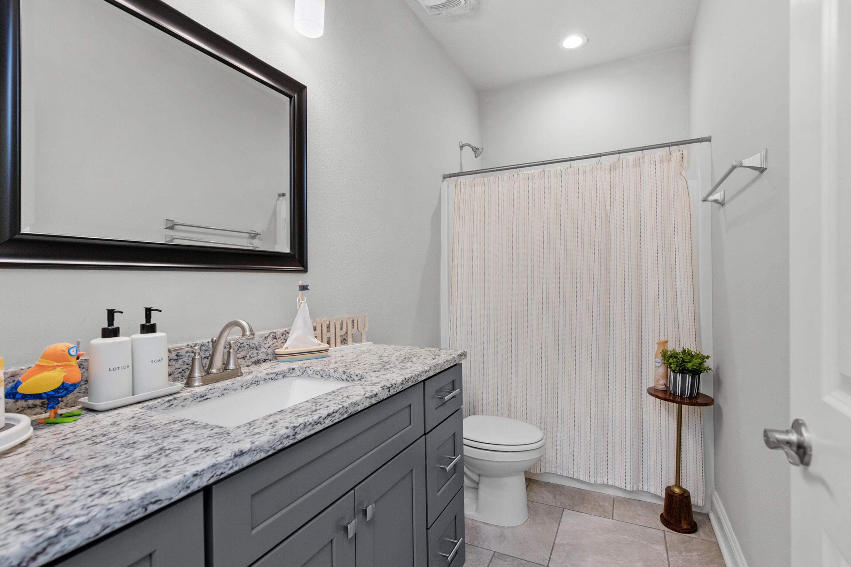 CRESCENT SHORES - Residential
