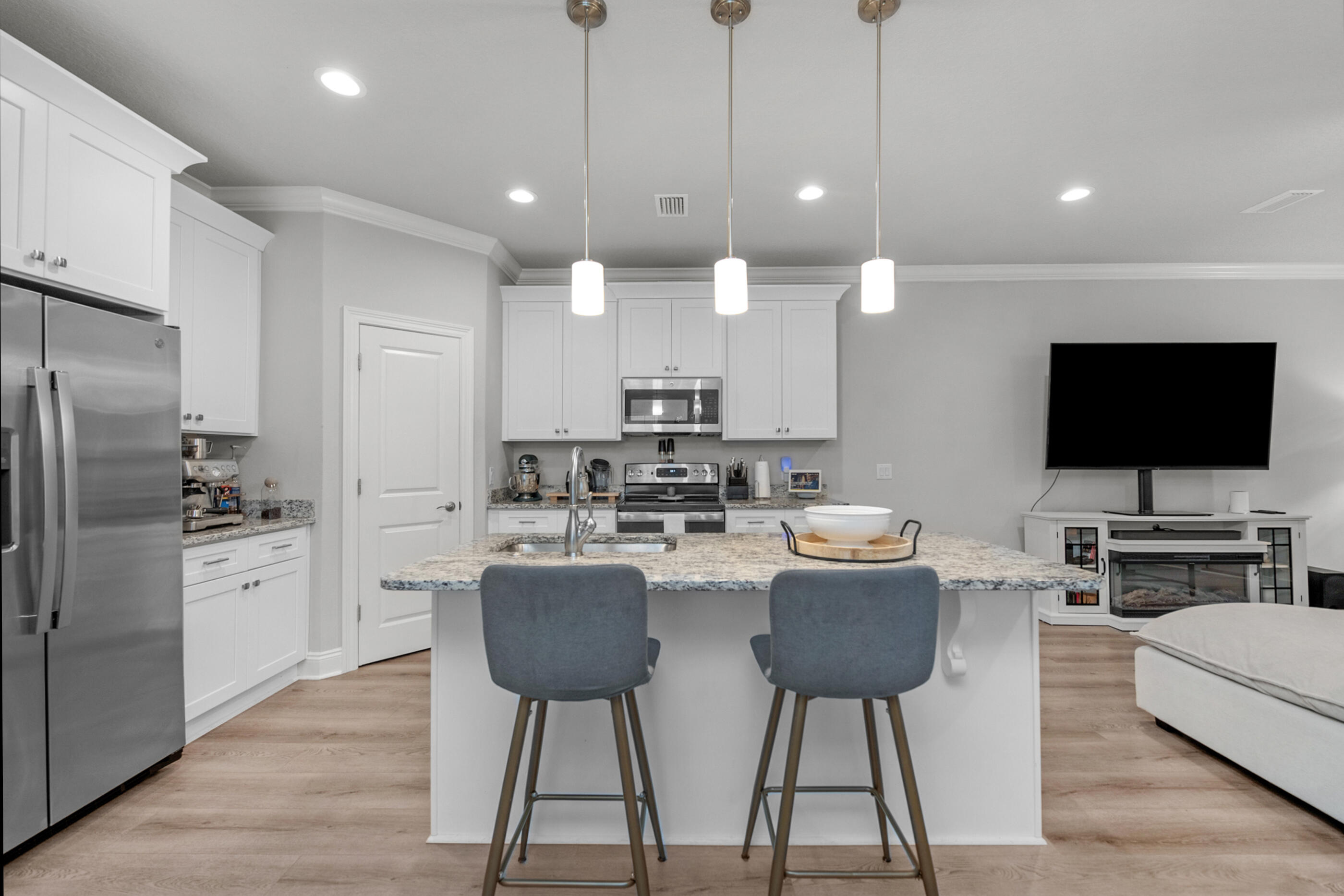 CRESCENT SHORES - Residential