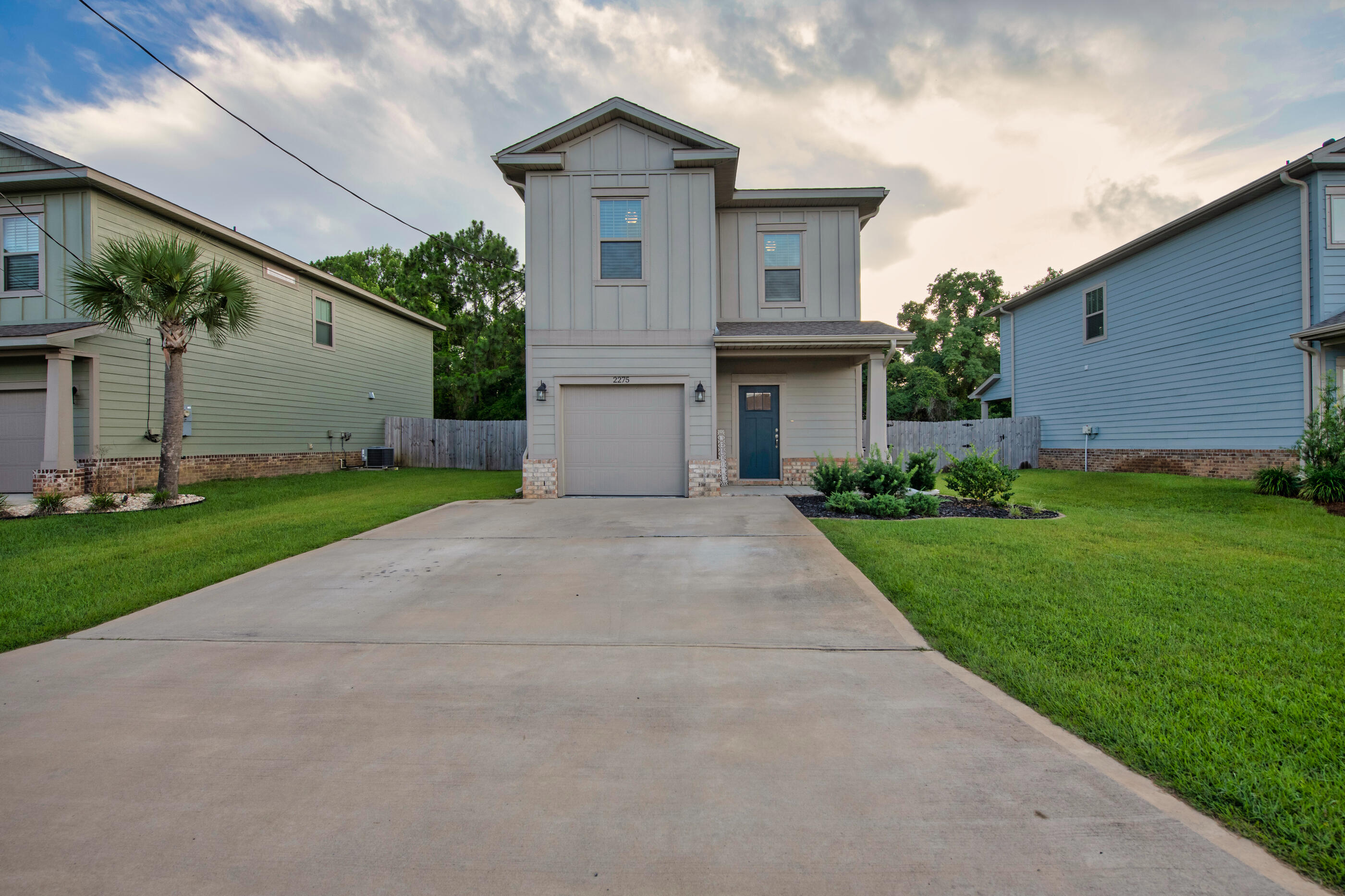 CRESCENT SHORES - Residential