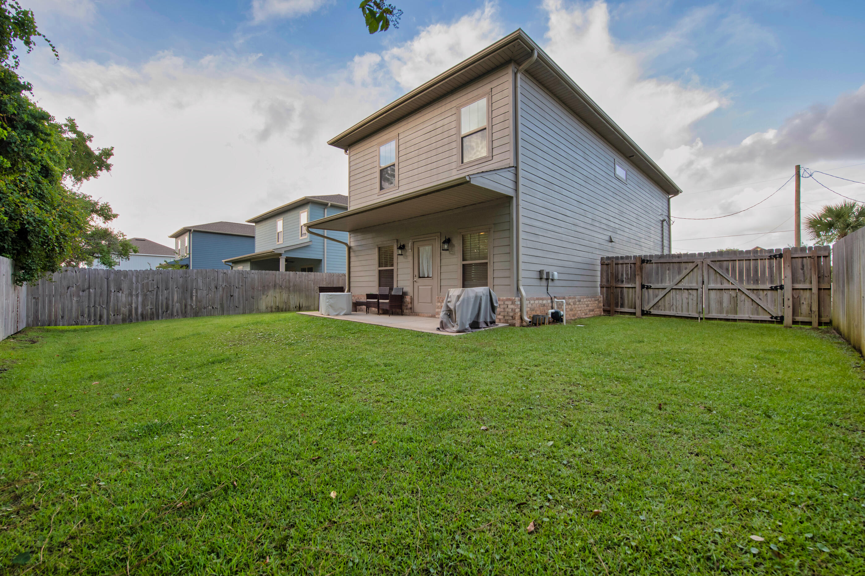 CRESCENT SHORES - Residential
