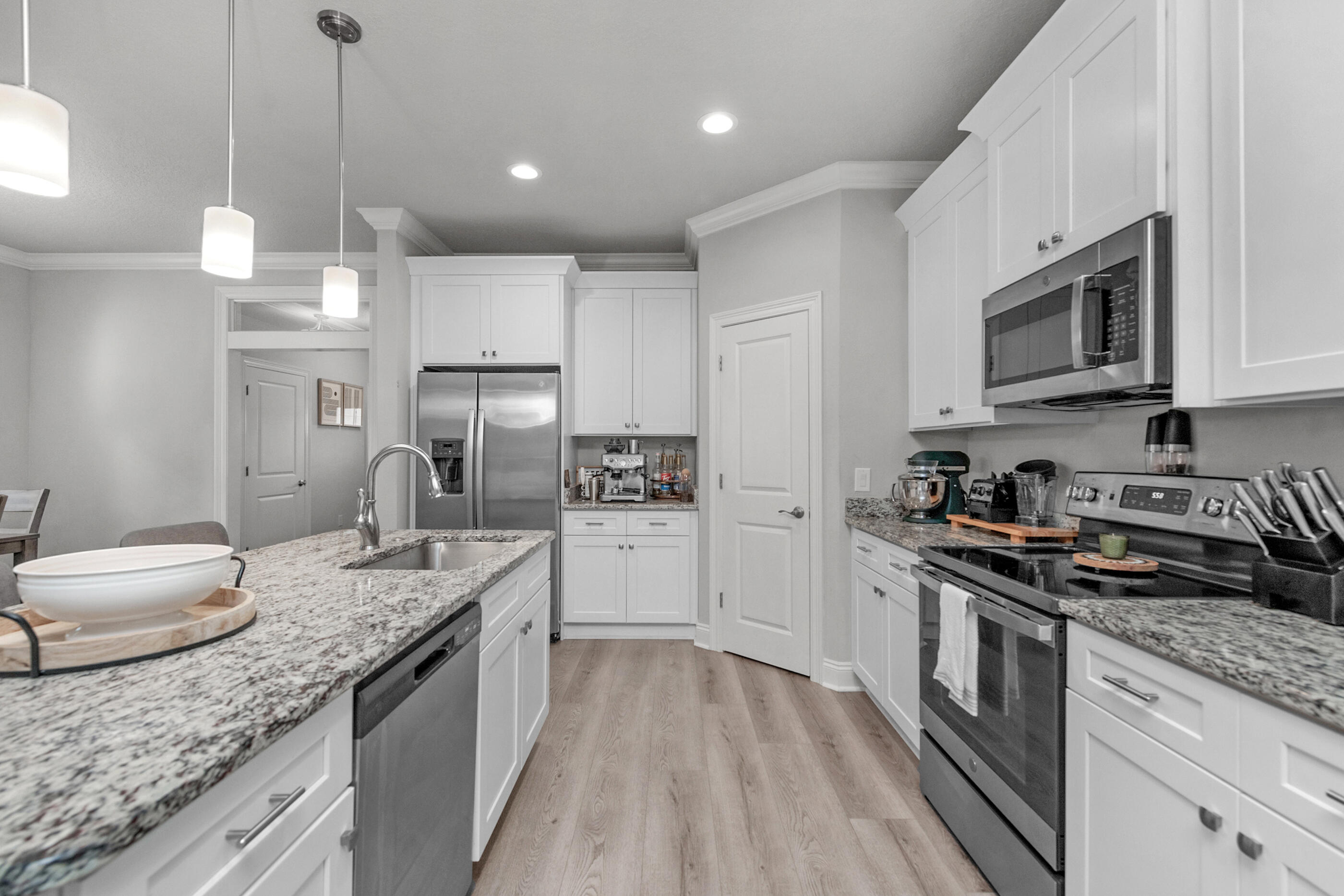 CRESCENT SHORES - Residential