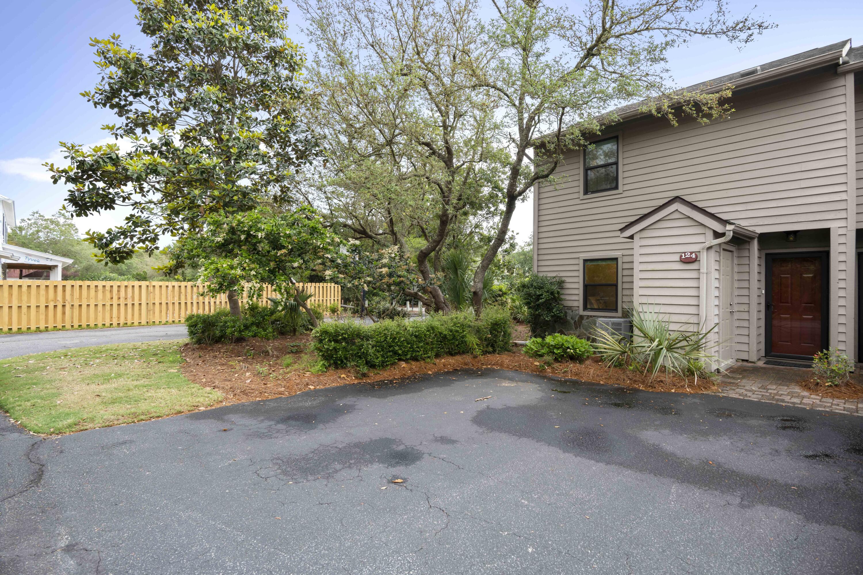 CASSINE GARDEN TOWNHOMES PHASE III - Residential