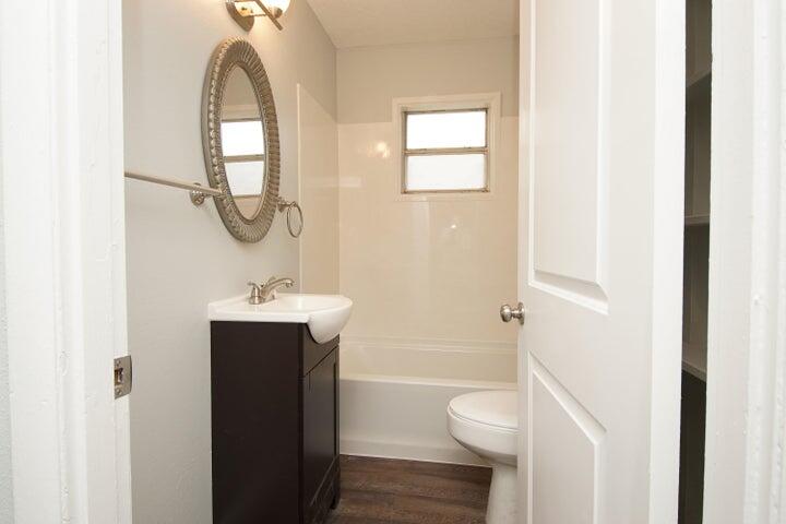 ROSEMONT S/D LOT 6 BLK F - Residential Lease
