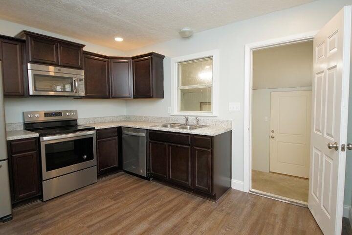 ROSEMONT S/D LOT 6 BLK F - Residential Lease