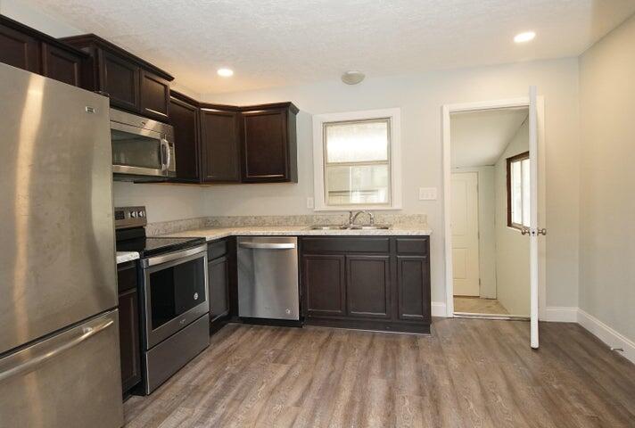 ROSEMONT S/D LOT 6 BLK F - Residential Lease