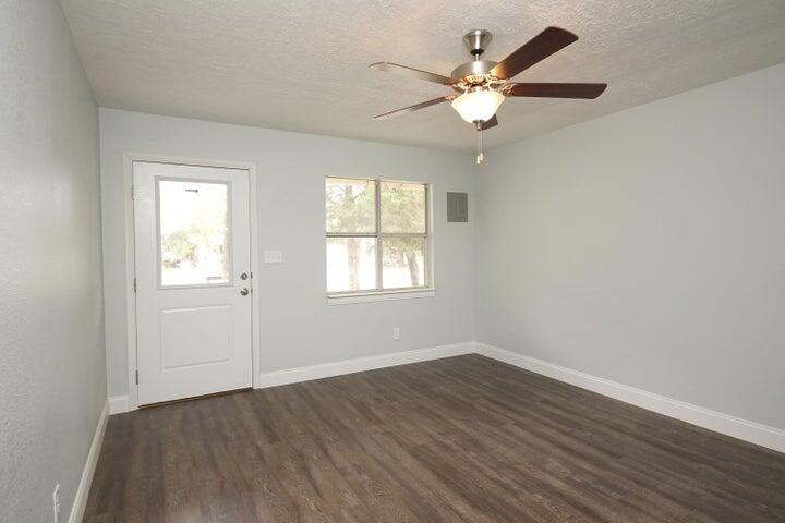 ROSEMONT S/D LOT 6 BLK F - Residential Lease