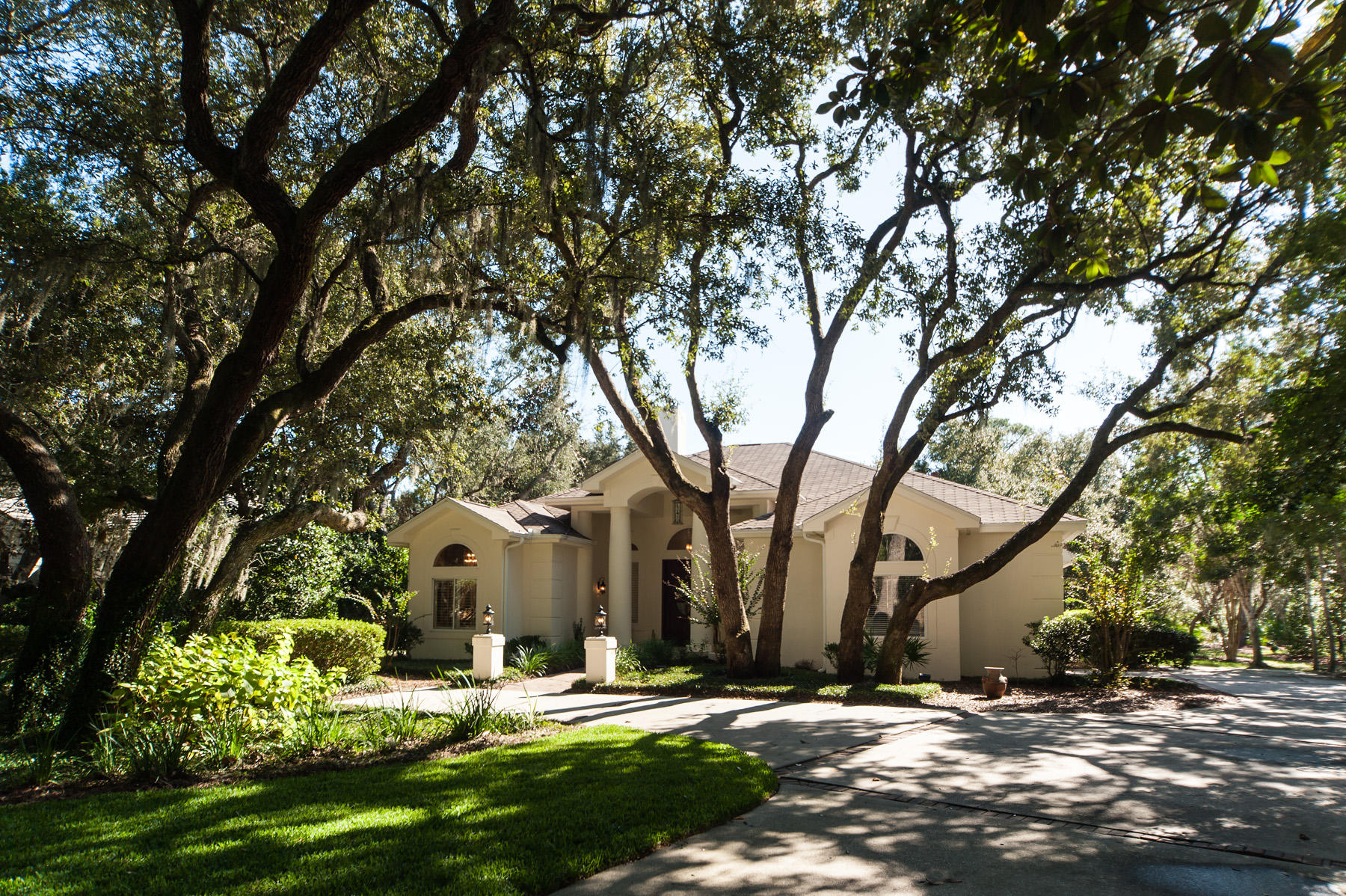 For those seeking a meticulously maintained home nestled in a manicured natural setting, we proudly introduce 4505 Olde Plantation Place. Located at the end of a quite cul de sac, this home is situated perfectly on a large lot featuring a professionally kept landscape of mature Oaks and natural vegetation. Owner attention to detail is evident throughout the home, the Pool & Patio area and surrounding grounds, which includes a exterior lighting system to showcase the landscape. This like new home has several renovations/updates including; New roof, new HVAC, renovated bathrooms and new plumbing, fresh, new interior and exterior paint, new gas fireplace, the addition of a wine cooler in kitchen and flat screen in the Pool & Patio area. NOTE: This the best priced home w/pool in Kelly.