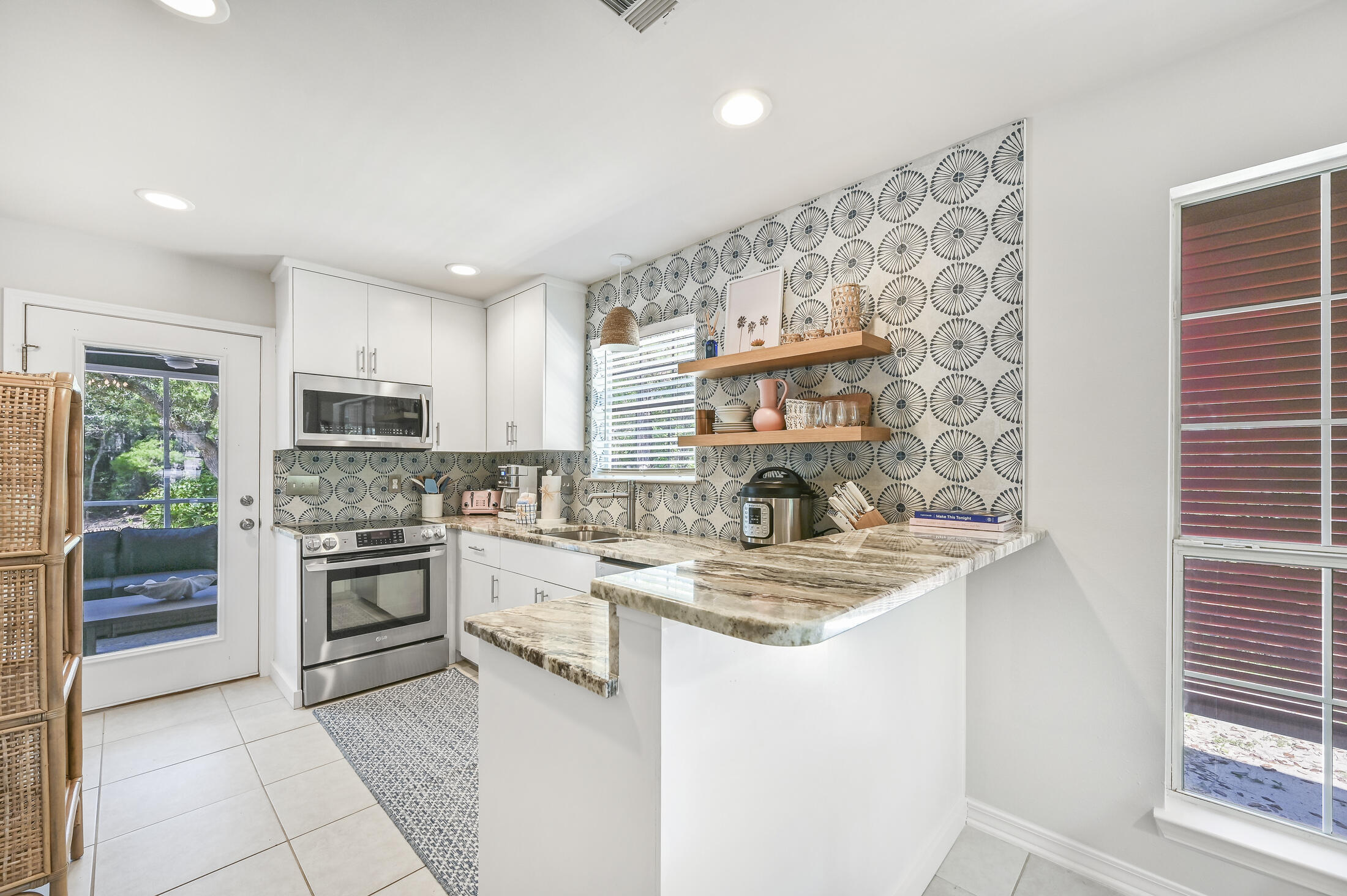 SEAGROVE VILLAGE 7TH ADD - Residential