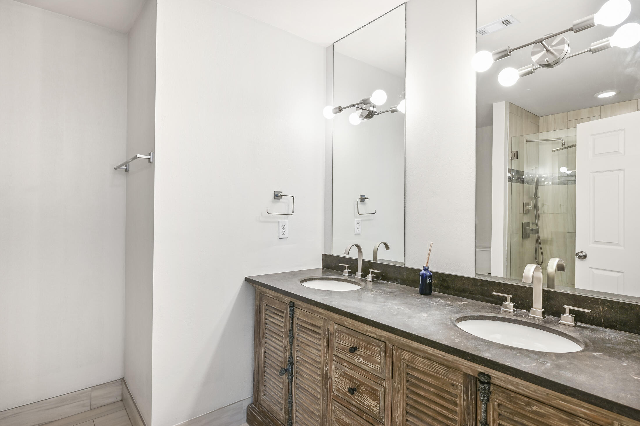 SEAGROVE VILLAGE 7TH ADD - Residential