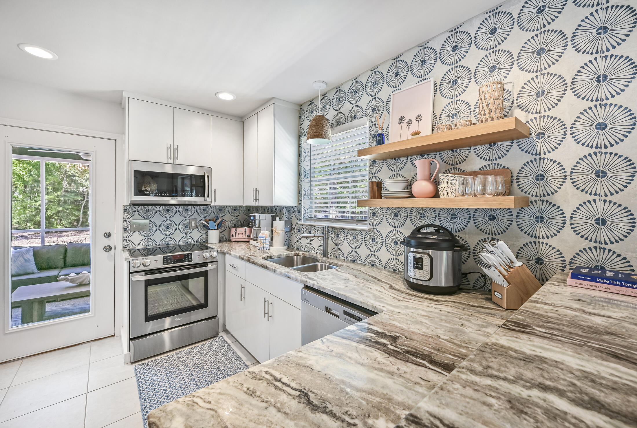 SEAGROVE VILLAGE 7TH ADD - Residential