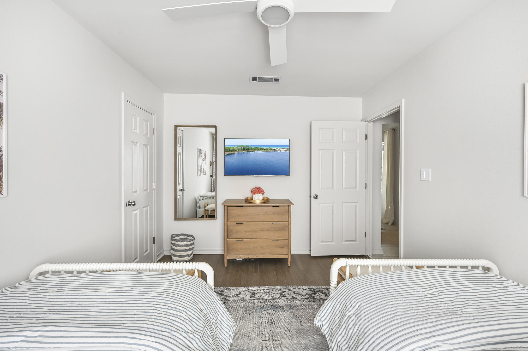 SEAGROVE VILLAGE 7TH ADD - Residential