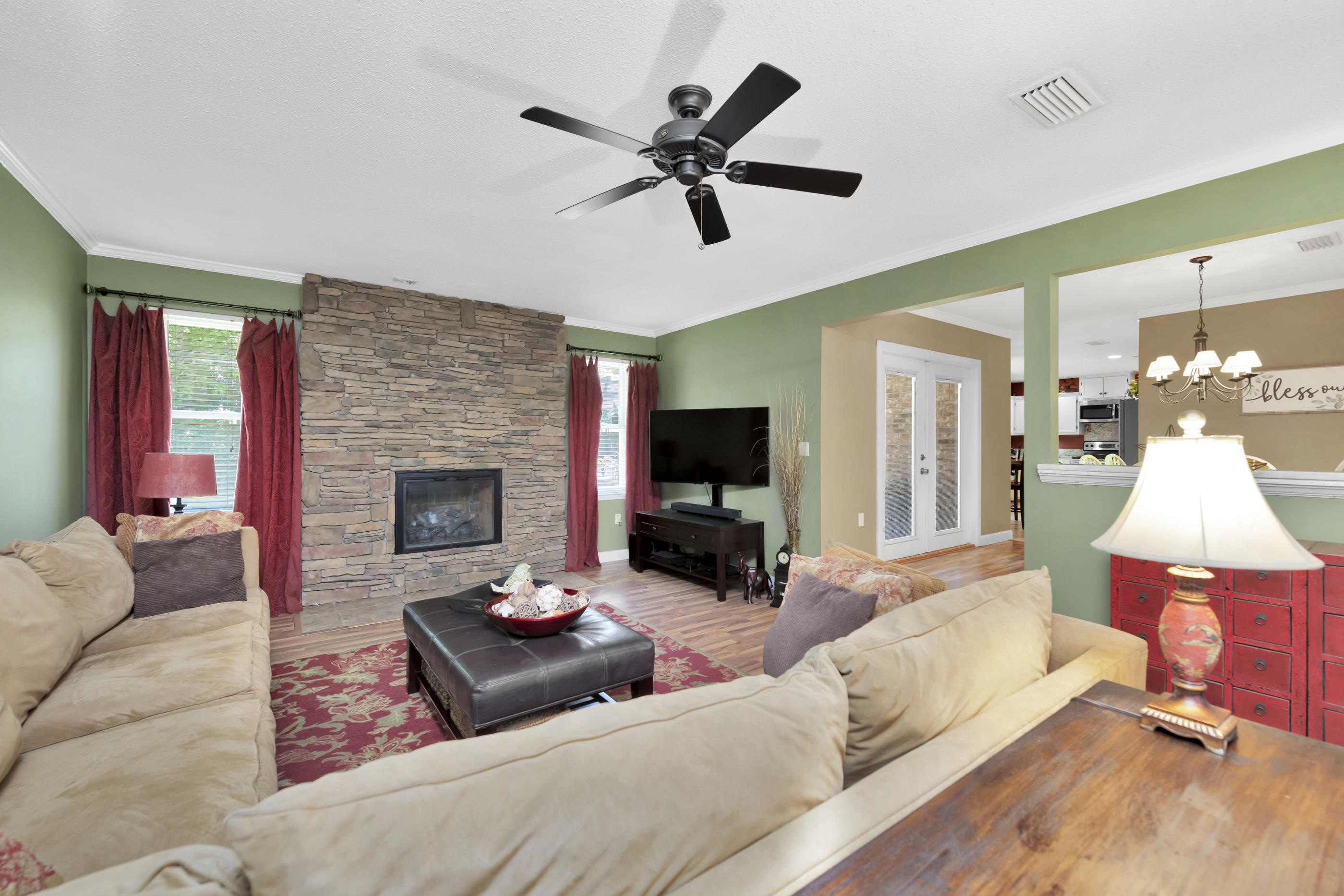 MARY ESTHER MANOR - Residential