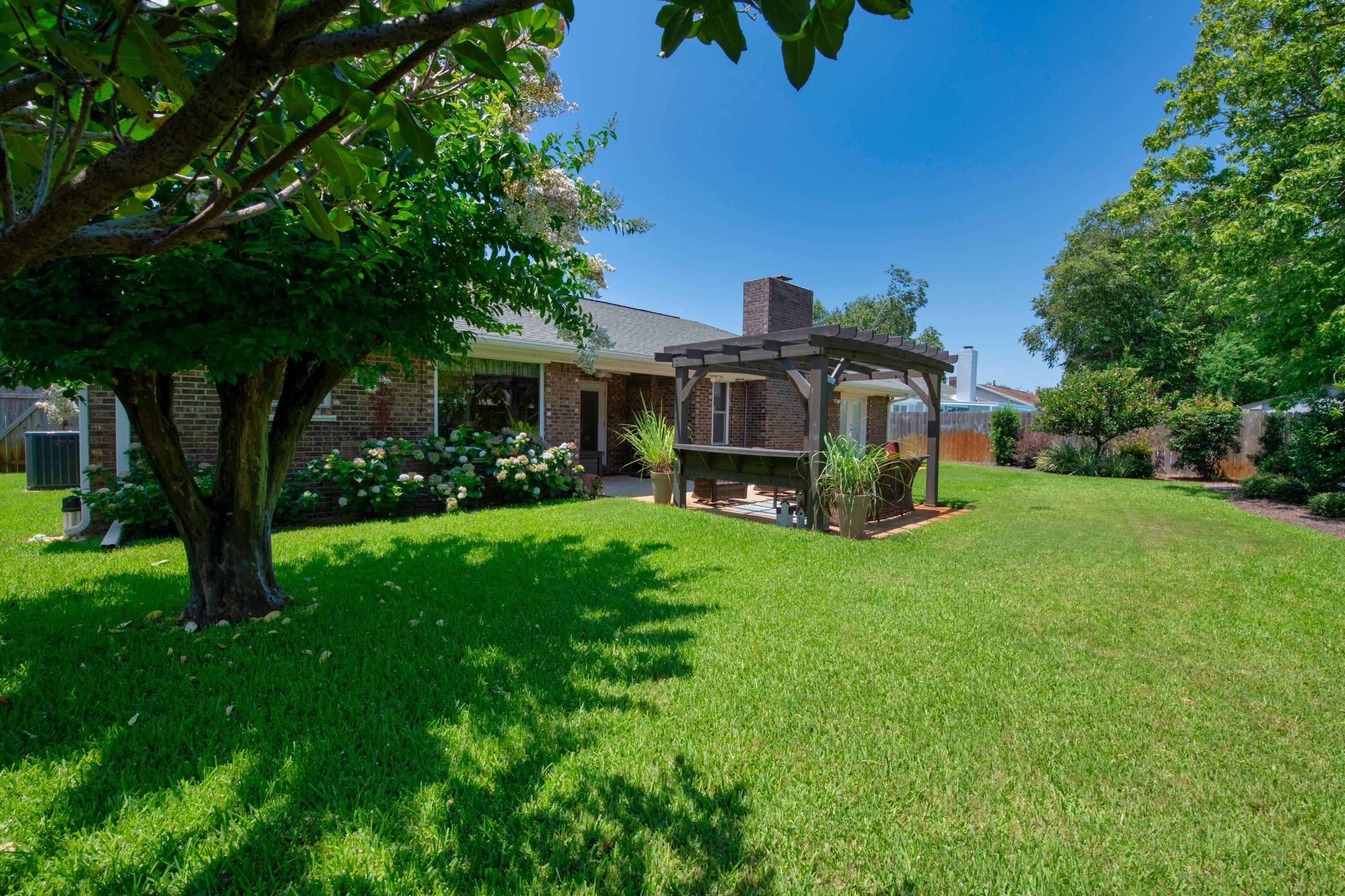 MARY ESTHER MANOR - Residential
