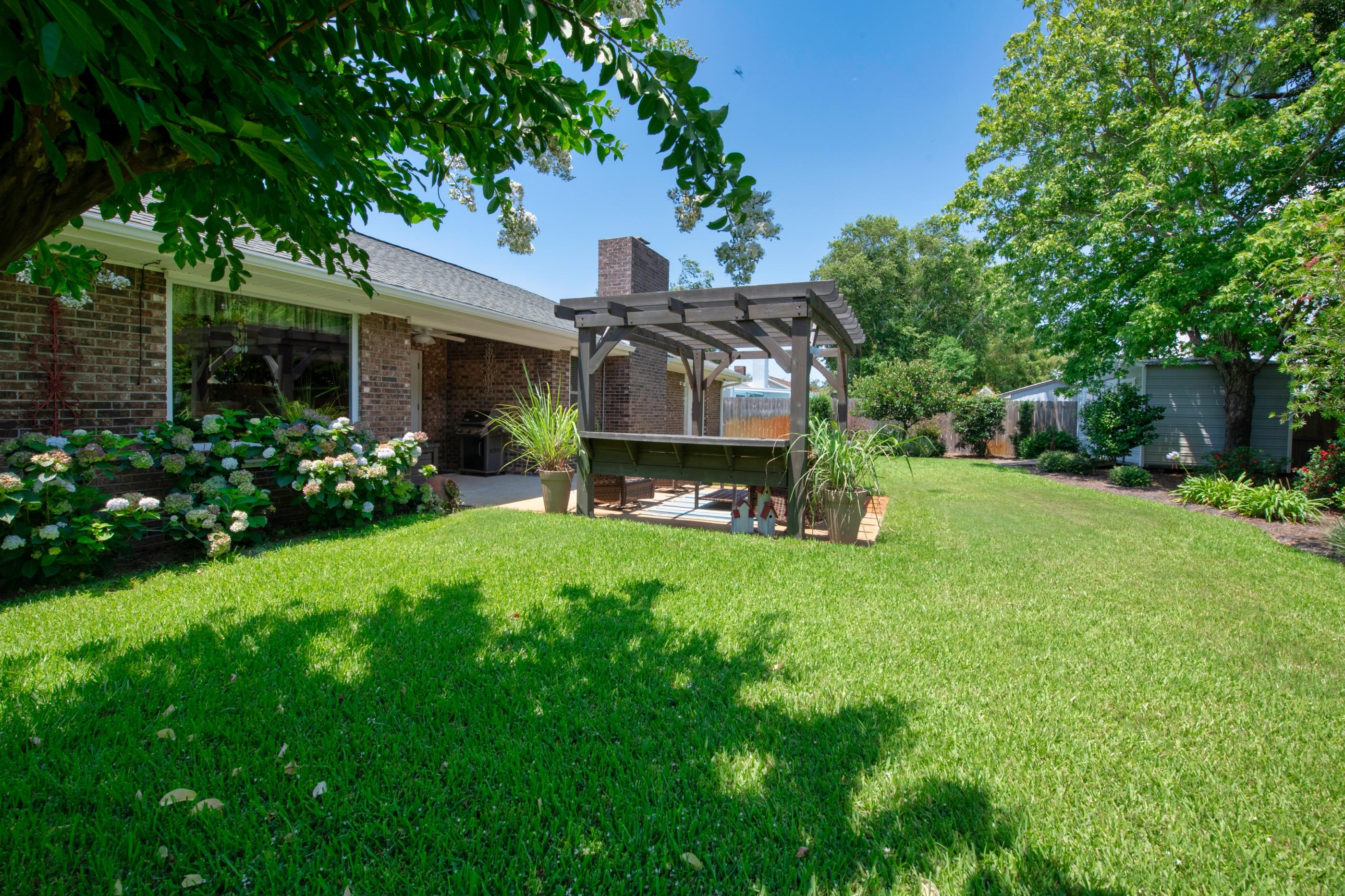 MARY ESTHER MANOR - Residential