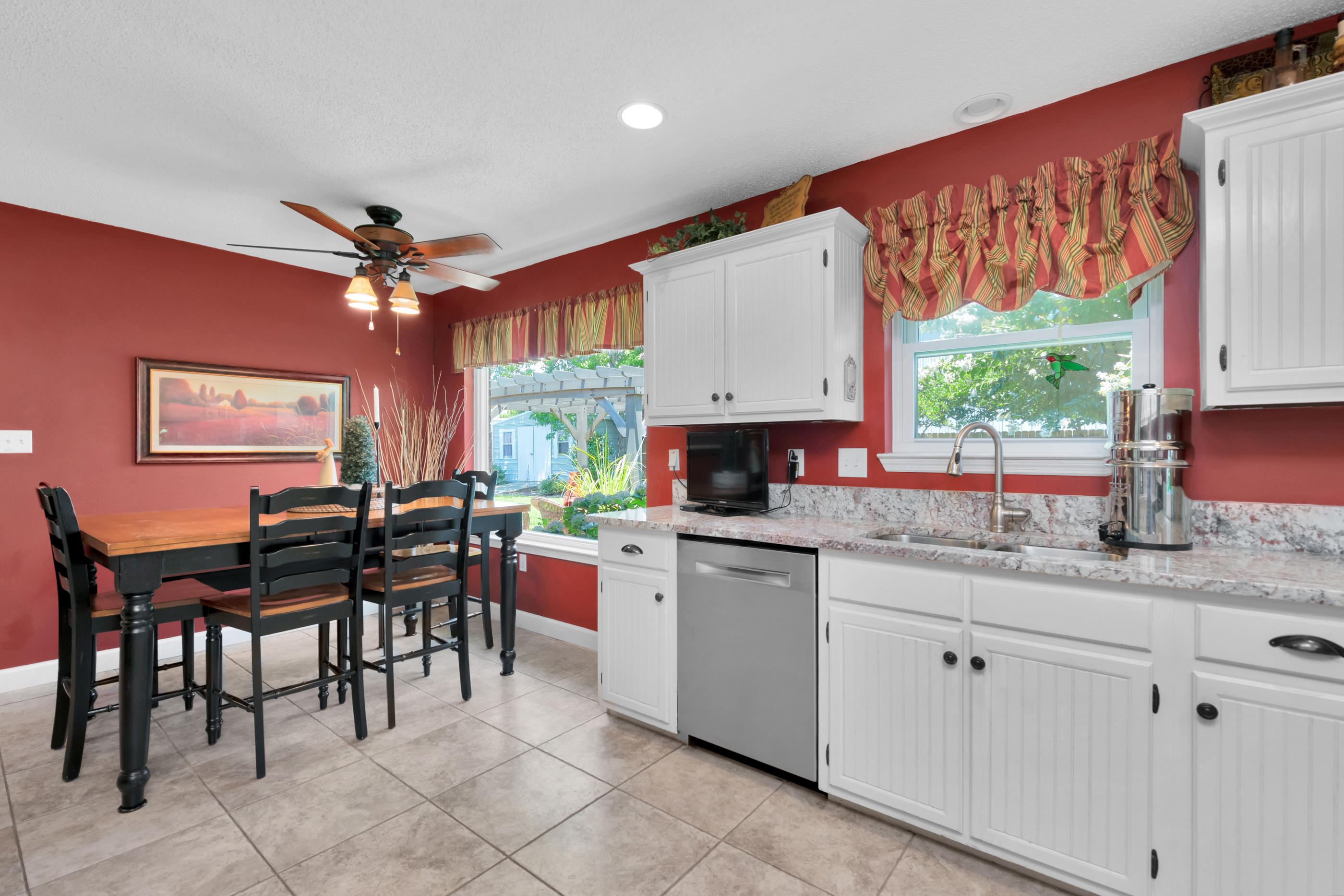 MARY ESTHER MANOR - Residential
